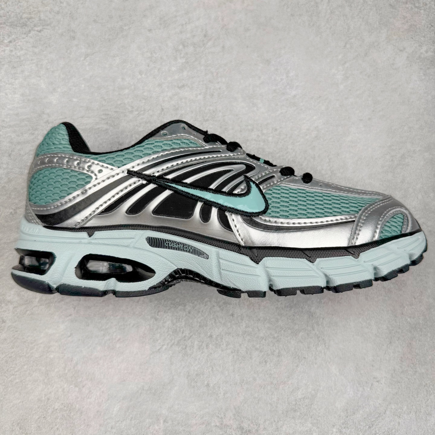 NK Air Max Moto 2K 舒适百搭耐磨 低帮跑步鞋 实拍调校N版已经零色差零失真 百分百还原实物色彩所见即所得 不存在货不对板色差等低级问题 选购参考实物拍摄 不混卖不参货 只用心做好货严格选品 承诺混一赔十 尺码：36 36.5 37.5 38 38.5 39 40 40.5 41 42 42.5 43 44 44.5 45-选品中心