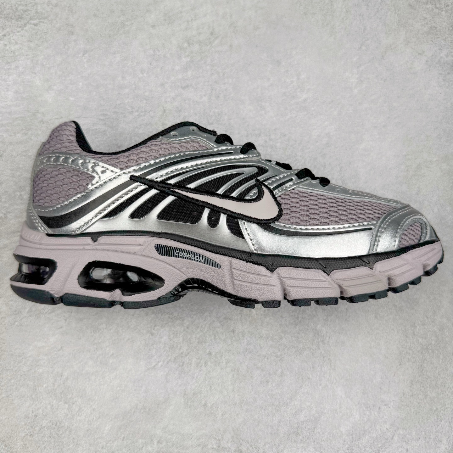 NK Air Max Moto 2K 舒适百搭耐磨 低帮跑步鞋 实拍调校N版已经零色差零失真 百分百还原实物色彩所见即所得 不存在货不对板色差等低级问题 选购参考实物拍摄 不混卖不参货 只用心做好货严格选品 承诺混一赔十 尺码：36 36.5 37.5 38 38.5 39 40 40.5 41 42 42.5 43 44 44.5 45-选品中心