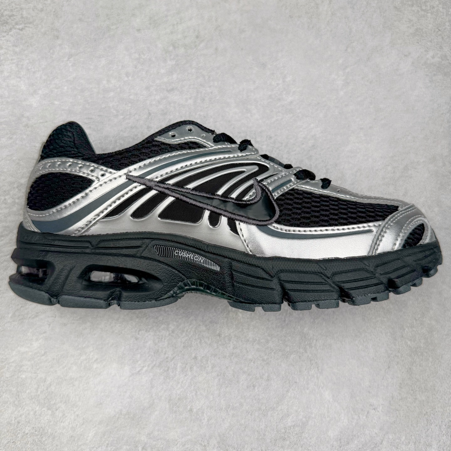 NK Air Max Moto 2K 舒适百搭耐磨 低帮跑步鞋 实拍调校N版已经零色差零失真 百分百还原实物色彩所见即所得 不存在货不对板色差等低级问题 选购参考实物拍摄 不混卖不参货 只用心做好货严格选品 承诺混一赔十 尺码：36 36.5 37.5 38 38.5 39 40 40.5 41 42 42.5 43 44 44.5 45-选品中心