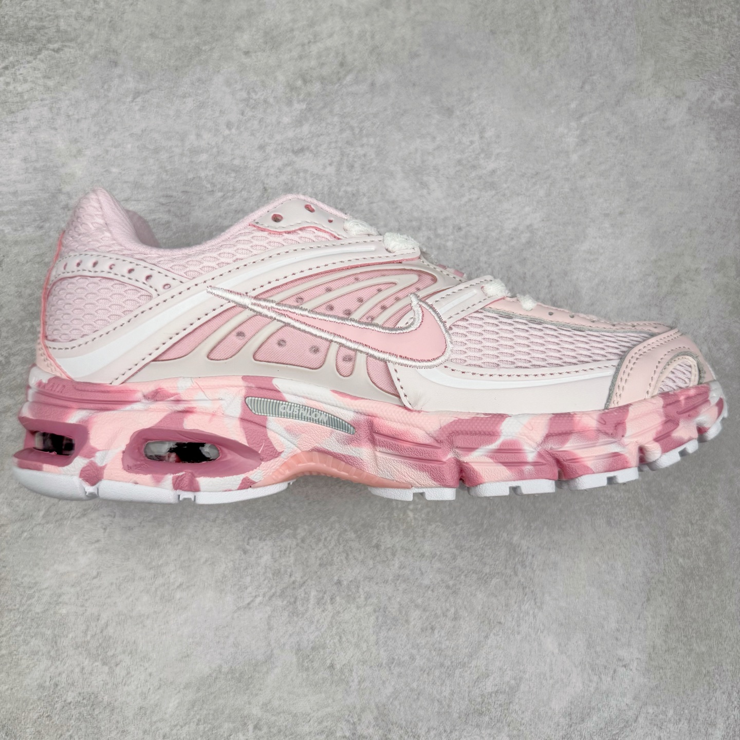 NK Air Max Moto 2K 舒适百搭耐磨 低帮跑步鞋 实拍调校N版已经零色差零失真 百分百还原实物色彩所见即所得 不存在货不对板色差等低级问题 选购参考实物拍摄 不混卖不参货 只用心做好货严格选品 承诺混一赔十 尺码:36 36.5 37.5 38 38.5 39 40 40.5 41 42 42.5 43 44 44.5 45-选品中心