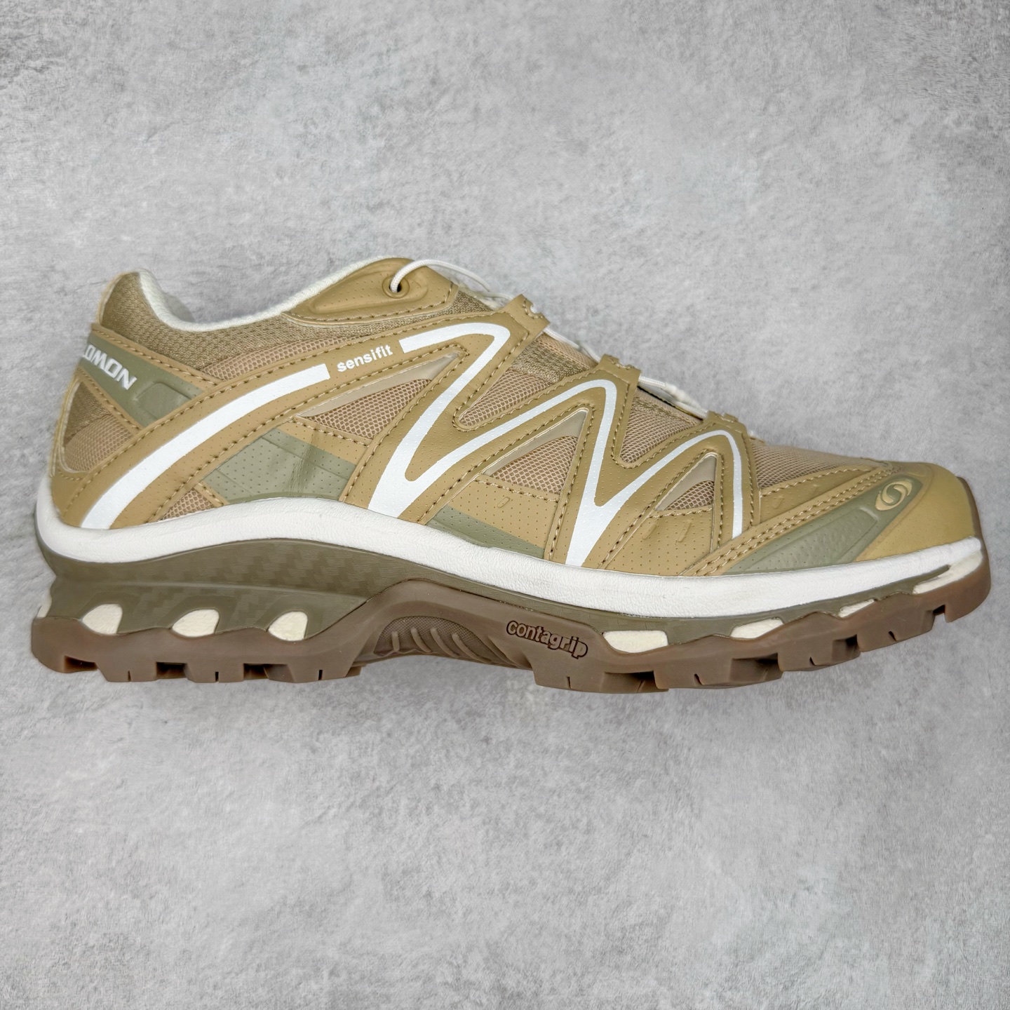 ＃福利特价️ Salomon XT-QUEST ADV 萨洛蒙潮流越野机能户外功能鞋 纯原外贸平台特供订单 耗时半年巨作 全套原纸板楦头开发 原厂特供网布配套加持 确保原汁原味 完美呈现版型 原档数据独家私模五层组合大底 男女鞋同步官方开发至46.5 原装Ortholite轻量化鞋垫 中底布带钢印编号 原厂TPU锁扣 进口港宝加持 后跟自然饱满 还原公司包裹性 基于 SALOMON 初代 XT 鞋身造型并搭载 4D ADVANCED CHASSIS™ 大底打造而成 为这款 XT-QUEST 带来了多项足部控制与保护等功能性 如在运动过程中控制左右晃动的过程而提高稳定性、改善长途越野过程中足中到足尖的过渡、提高感知岩石的精确度以抵抗尖锐物体对脚底的伤害以及采用动态缓冲来增强穿着舒适感 从而减轻疲劳感 使 XT-QUEST 成为一双舒适且安全的户外之履 尺码：36 36.5 37.5 38 38.5 39 40 40.5 41 42 42.5 43 44 44.5 45-选品中心