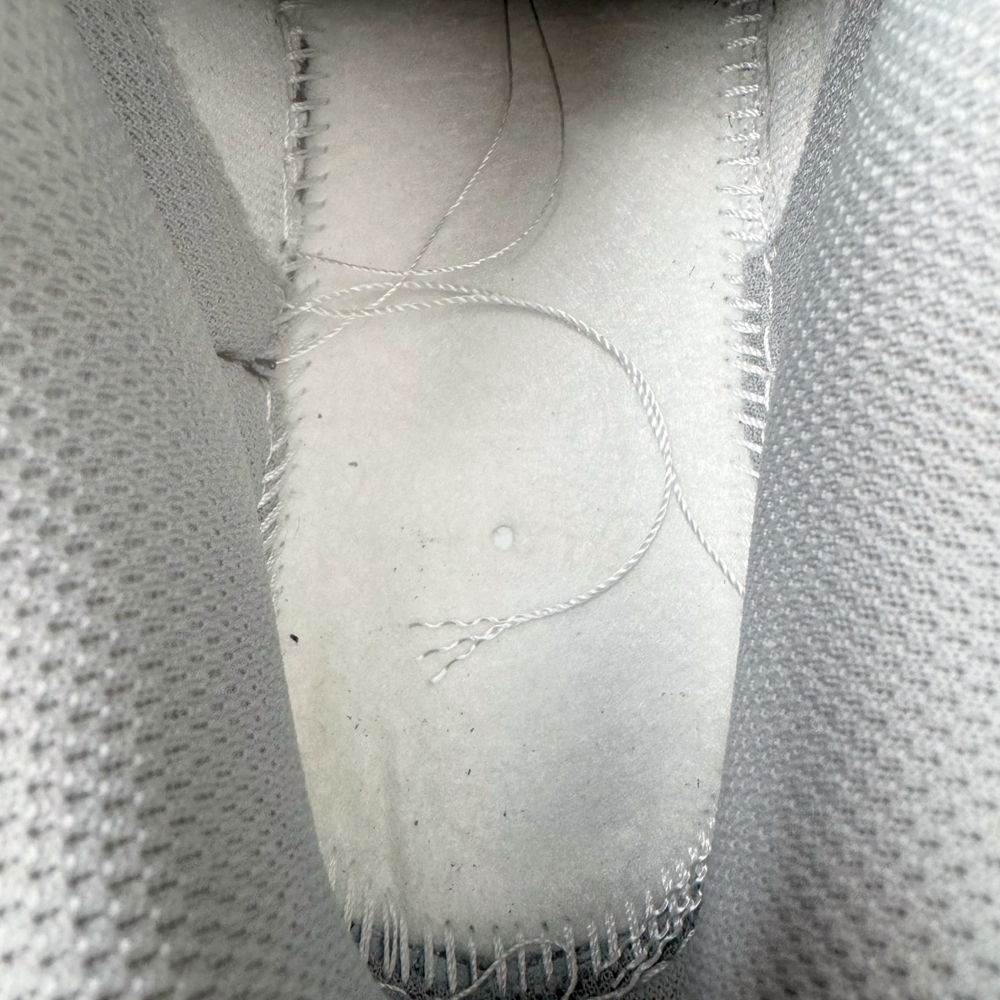 图片[10]-＃YC纯原 NK Dunk Low 星黎 WS0414-025 此款采用经典Dunk Low廓形，以纯粹黑白灰构筑基底，赋予鞋身解构主义层次。鞋身应用荔枝纹立体肌理，勾勒深邃星云纹路，高级黑磨砂皮细致包裹腰身领口，如深邃夜空温柔托起耀眼光芒，低调暗涌高级气场。电镀银 Swoosh 破空而出，宛如星际穿越的流光，瞬间锁定所有目光焦点。定制系列天花板 无原鞋不开发 全系列得物原鞋一比一校对开发 配色持续更新中 终端对接 优势输出 全套原厂楦头原纸板数据档案倾力打造 原汁原味莞产 极致还原 圈内最强针车工艺 高端零售指定版 广东原厂配套原盒原标 鞋盒分三个尺码段 原厂冲刀 超高清洁度 全鞋零毛边皮料切割 采用原厂百宏鞋带以及原厂百宏织唛舌标 内标可供原厂几率过验 进口原装条纹中底布 四线拉帮白色点胶 原厂拉帮手法遵循公司 原厂电绣 极致还原 尺码：36 36.5 37.5 38 38.5 39 40 40.5 41 42 42.5 43 44 44.5 45 46-选品中心