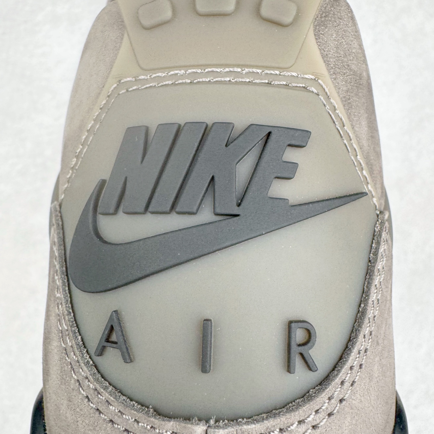 图片[20]-＃纯原 Air Jordan AJ4 Ship “Cave Stone”摩卡棕色 FV5029-200 圈内最强四代 独家外贸特供尺码含 45.5 49.5 50.5 耗时半年巨作 全套原纸板楦头开发 原厂特供皮料加持 确保原汁原味 完美呈现四代版型 一比一鞋头弧度高度鞋身弧度 数据细节工艺流程均保持原鞋一致 原厂TPU网格鞋带扣 正确内里网布 菱角分明不变形无多余毛边 柔软性质感一致于原鞋 市场唯一原厂鞋扣模具 背面可见隐藏注塑口 原厂织唛标 原厂飞人电绣工艺 尾指中部跳三针 独家绑鞋带手法 印刷中底布 四线拉帮 米色美纹纸贴合固定 进口港宝加持 后跟自然饱满 全鞋荧光划线卡点 追求极致完美 每一双都是工艺品 多重QC质检 超越公司货的品控标准 实实在在的免检产品 尺码：40 40.5 41 42 42.5 43 44 44.5 45 45.5 46 47.5 48.5 49.5 50.5-选品中心