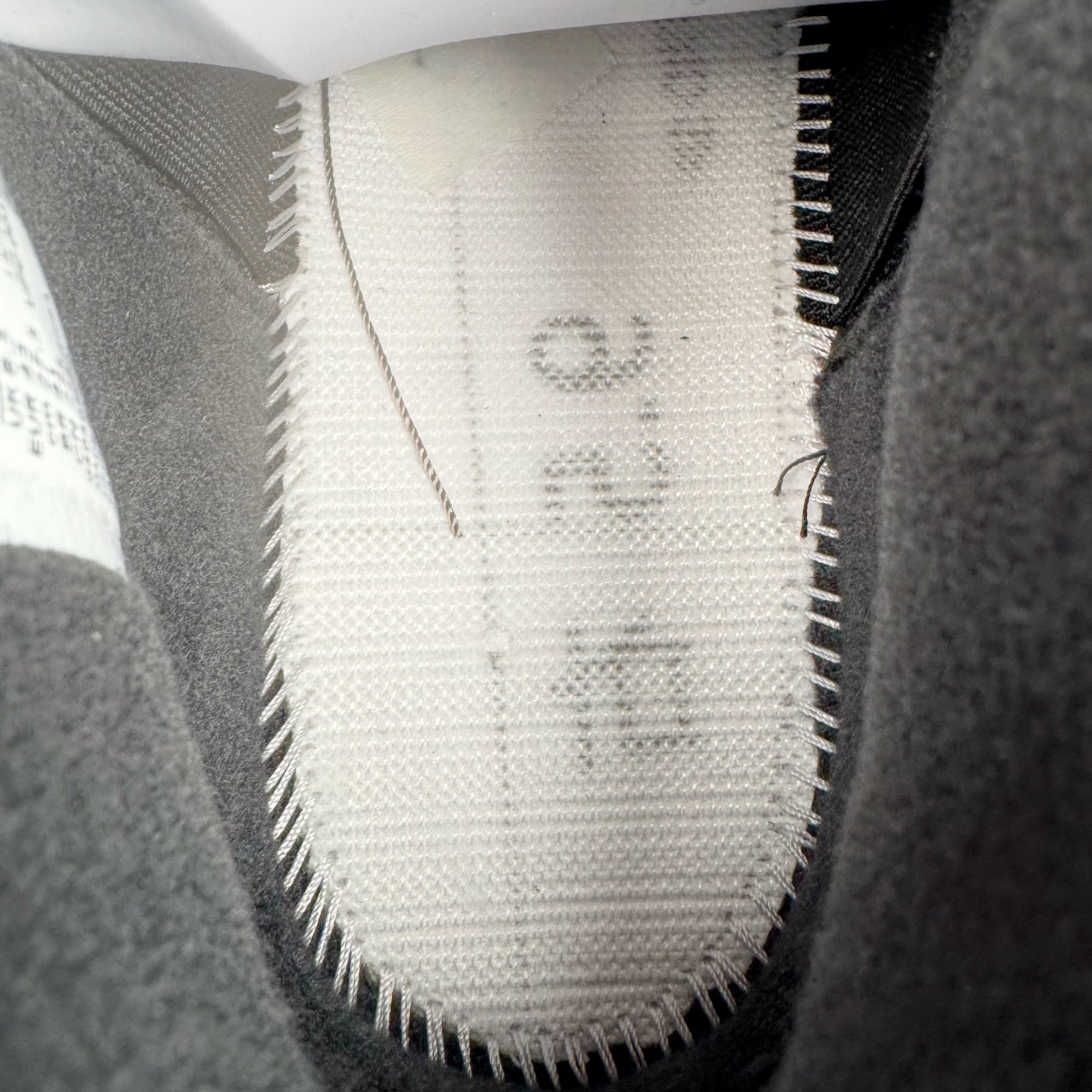 图片[10]-＃纯原 Air Jordan AJ4 Ship “Cave Stone”摩卡棕色 FV5029-200 圈内最强四代 独家外贸特供尺码含 45.5 49.5 50.5 耗时半年巨作 全套原纸板楦头开发 原厂特供皮料加持 确保原汁原味 完美呈现四代版型 一比一鞋头弧度高度鞋身弧度 数据细节工艺流程均保持原鞋一致 原厂TPU网格鞋带扣 正确内里网布 菱角分明不变形无多余毛边 柔软性质感一致于原鞋 市场唯一原厂鞋扣模具 背面可见隐藏注塑口 原厂织唛标 原厂飞人电绣工艺 尾指中部跳三针 独家绑鞋带手法 印刷中底布 四线拉帮 米色美纹纸贴合固定 进口港宝加持 后跟自然饱满 全鞋荧光划线卡点 追求极致完美 每一双都是工艺品 多重QC质检 超越公司货的品控标准 实实在在的免检产品 尺码：40 40.5 41 42 42.5 43 44 44.5 45 45.5 46 47.5 48.5 49.5 50.5-选品中心