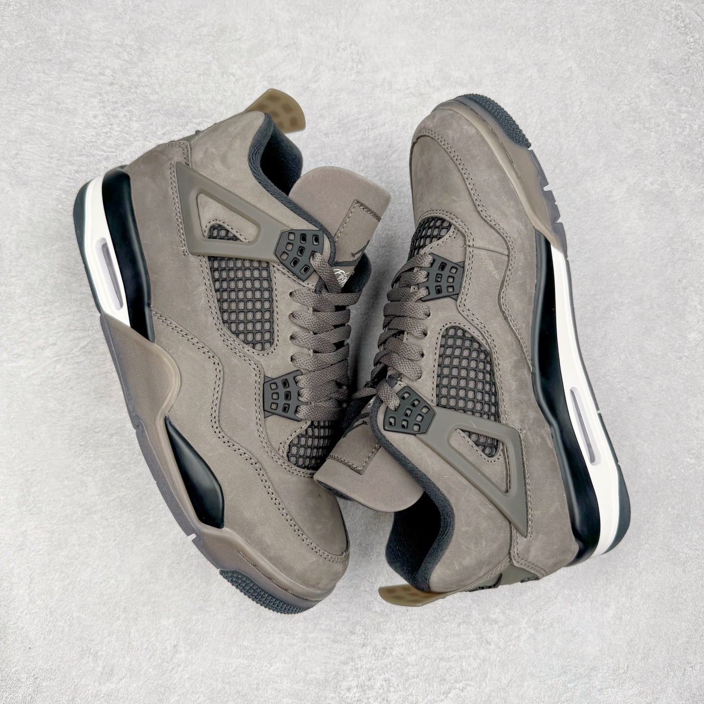 图片[3]-＃纯原 Air Jordan AJ4 Ship “Cave Stone”摩卡棕色 FV5029-200 圈内最强四代 独家外贸特供尺码含 45.5 49.5 50.5 耗时半年巨作 全套原纸板楦头开发 原厂特供皮料加持 确保原汁原味 完美呈现四代版型 一比一鞋头弧度高度鞋身弧度 数据细节工艺流程均保持原鞋一致 原厂TPU网格鞋带扣 正确内里网布 菱角分明不变形无多余毛边 柔软性质感一致于原鞋 市场唯一原厂鞋扣模具 背面可见隐藏注塑口 原厂织唛标 原厂飞人电绣工艺 尾指中部跳三针 独家绑鞋带手法 印刷中底布 四线拉帮 米色美纹纸贴合固定 进口港宝加持 后跟自然饱满 全鞋荧光划线卡点 追求极致完美 每一双都是工艺品 多重QC质检 超越公司货的品控标准 实实在在的免检产品 尺码：40 40.5 41 42 42.5 43 44 44.5 45 45.5 46 47.5 48.5 49.5 50.5-选品中心