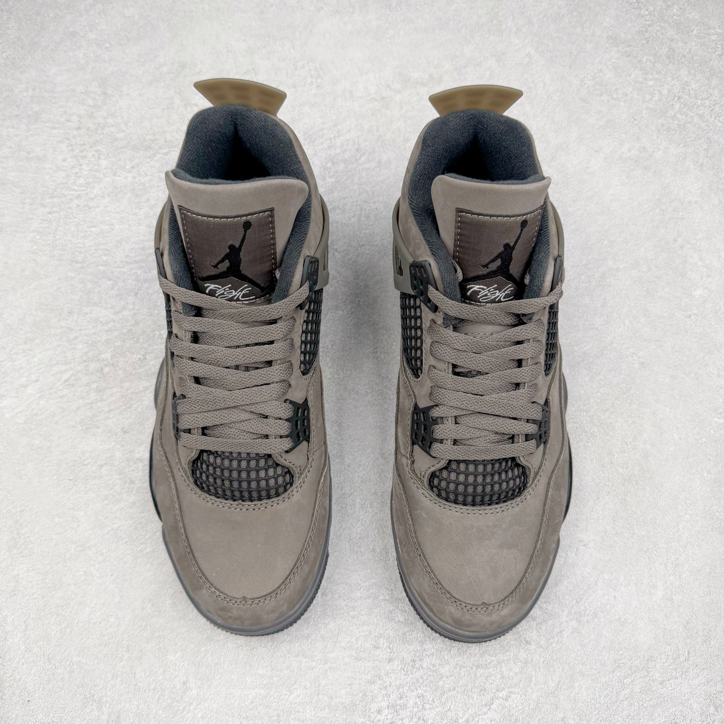 图片[2]-＃纯原 Air Jordan AJ4 Ship “Cave Stone”摩卡棕色 FV5029-200 圈内最强四代 独家外贸特供尺码含 45.5 49.5 50.5 耗时半年巨作 全套原纸板楦头开发 原厂特供皮料加持 确保原汁原味 完美呈现四代版型 一比一鞋头弧度高度鞋身弧度 数据细节工艺流程均保持原鞋一致 原厂TPU网格鞋带扣 正确内里网布 菱角分明不变形无多余毛边 柔软性质感一致于原鞋 市场唯一原厂鞋扣模具 背面可见隐藏注塑口 原厂织唛标 原厂飞人电绣工艺 尾指中部跳三针 独家绑鞋带手法 印刷中底布 四线拉帮 米色美纹纸贴合固定 进口港宝加持 后跟自然饱满 全鞋荧光划线卡点 追求极致完美 每一双都是工艺品 多重QC质检 超越公司货的品控标准 实实在在的免检产品 尺码：40 40.5 41 42 42.5 43 44 44.5 45 45.5 46 47.5 48.5 49.5 50.5-选品中心
