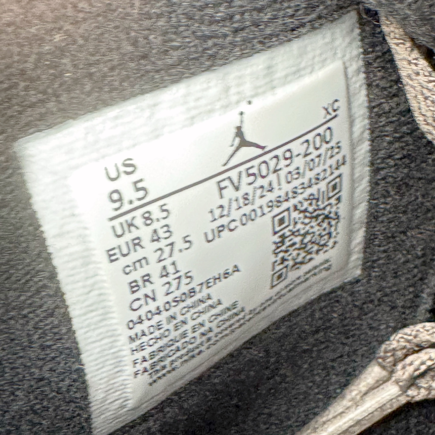 图片[11]-＃纯原 Air Jordan AJ4 Ship “Cave Stone”摩卡棕色 FV5029-200 圈内最强四代 独家外贸特供尺码含 45.5 49.5 50.5 耗时半年巨作 全套原纸板楦头开发 原厂特供皮料加持 确保原汁原味 完美呈现四代版型 一比一鞋头弧度高度鞋身弧度 数据细节工艺流程均保持原鞋一致 原厂TPU网格鞋带扣 正确内里网布 菱角分明不变形无多余毛边 柔软性质感一致于原鞋 市场唯一原厂鞋扣模具 背面可见隐藏注塑口 原厂织唛标 原厂飞人电绣工艺 尾指中部跳三针 独家绑鞋带手法 印刷中底布 四线拉帮 米色美纹纸贴合固定 进口港宝加持 后跟自然饱满 全鞋荧光划线卡点 追求极致完美 每一双都是工艺品 多重QC质检 超越公司货的品控标准 实实在在的免检产品 尺码：40 40.5 41 42 42.5 43 44 44.5 45 45.5 46 47.5 48.5 49.5 50.5-选品中心