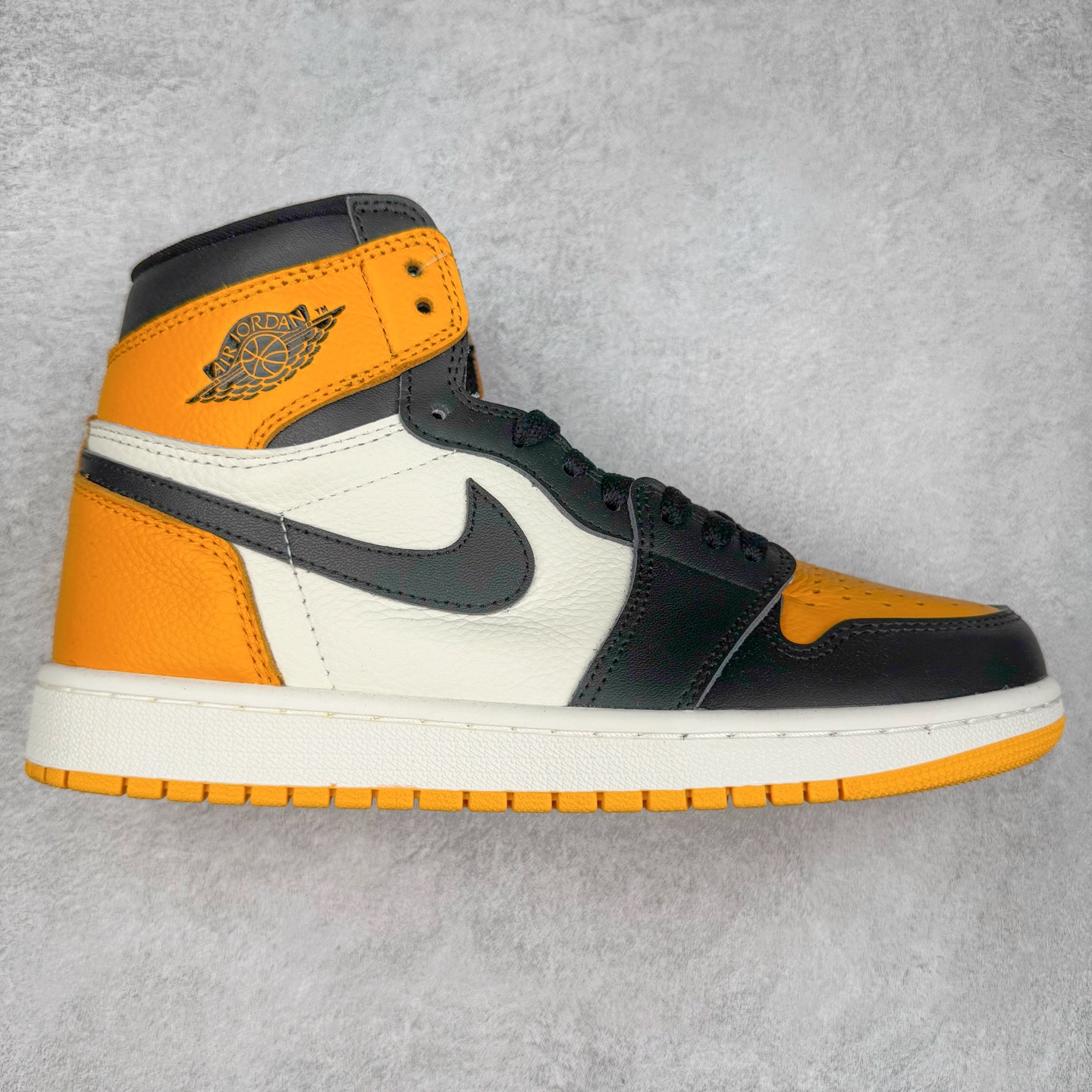 图片[3]-＃TG特价福利 Air Jordan AJ1 High 高帮全系列 性价比批次 原盒原配 大厂出品 原厂楦头纸板数据开发 鞋型公整不松垮 采购头层皮料冲裁 高整洁度 上脚原汁原味的公司货既视感 原底独立模具 中底四线拉帮完美走线 原模大底咬花 实拍调校N版已经零色差零失真 百分百还原实物色彩所见即所得 不存在货不对板色差等低级问题 选购参考实物拍摄 不混卖不参货 只用心做好货严格选品 承诺混一赔十 尺码：36 36.5 37.5 38 38.5 39 40 40.5 41 42 42.5 43 44 44.5 45 46 47.5-选品中心