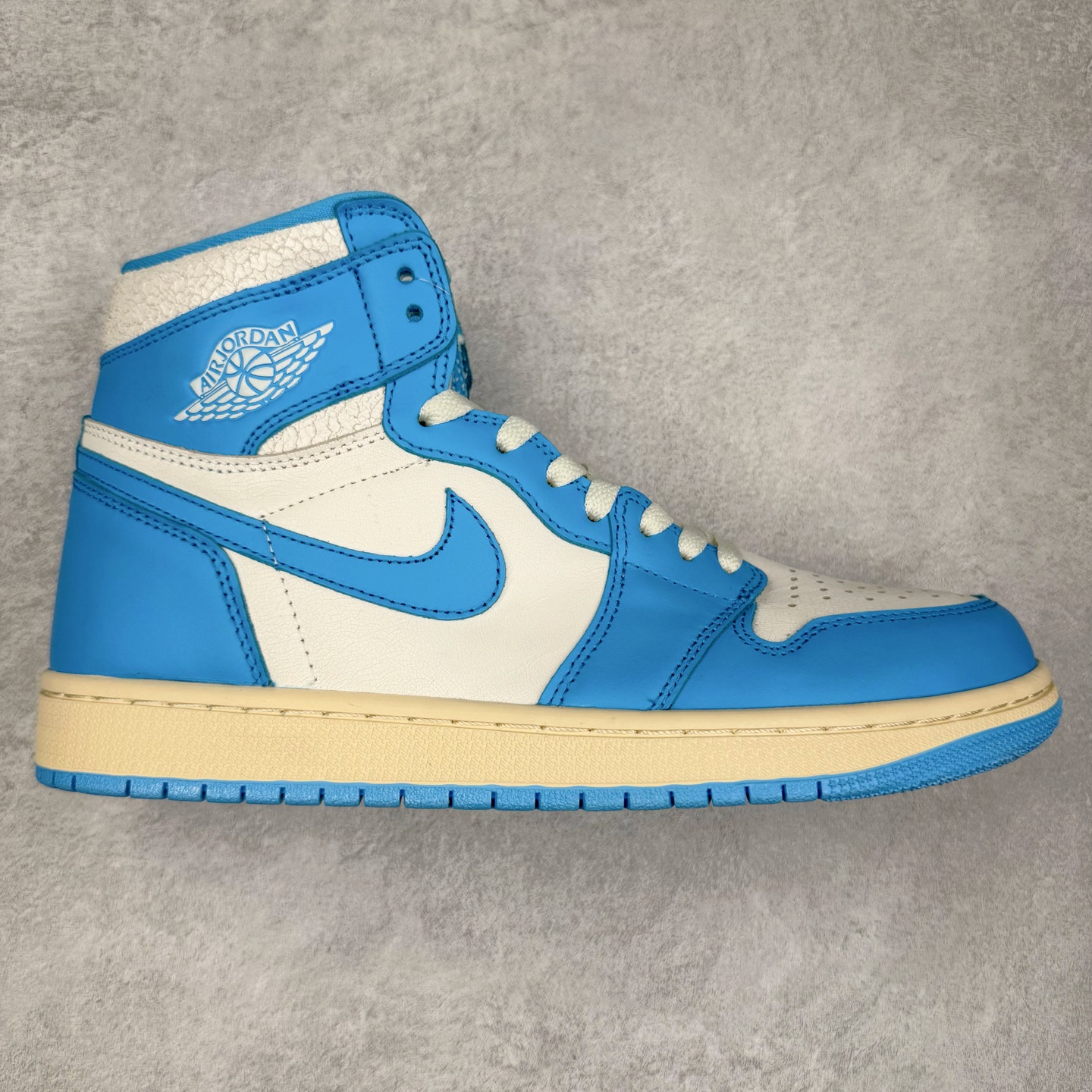 图片[8]-＃TG特价福利 Air Jordan AJ1 High 高帮全系列 性价比批次 原盒原配 大厂出品 原厂楦头纸板数据开发 鞋型公整不松垮 采购头层皮料冲裁 高整洁度 上脚原汁原味的公司货既视感 原底独立模具 中底四线拉帮完美走线 原模大底咬花 实拍调校N版已经零色差零失真 百分百还原实物色彩所见即所得 不存在货不对板色差等低级问题 选购参考实物拍摄 不混卖不参货 只用心做好货严格选品 承诺混一赔十 尺码：36 36.5 37.5 38 38.5 39 40 40.5 41 42 42.5 43 44 44.5 45 46 47.5-选品中心
