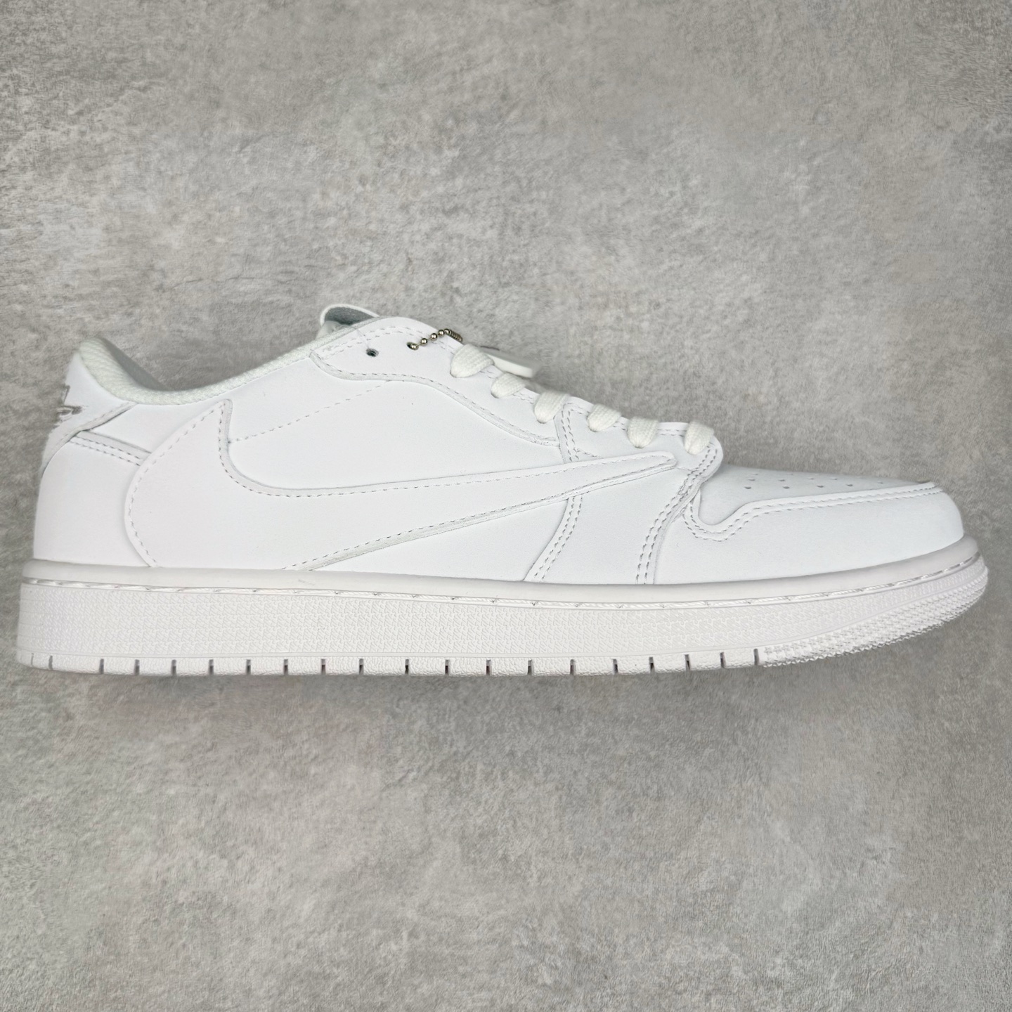 ＃TG特价福利 TS x Air Jordan AJ1 Low 倒钩低帮联名配色 性价比批次 原盒原配 大厂出品 原厂楦头纸板数据开发 鞋型公整不松垮 采购头层皮料冲裁 高整洁度 上脚原汁原味的公司货既视感 原底独立模具 中底四线拉帮完美走线 原模大底咬花 实拍调校N版已经零色差零失真 百分百还原实物色彩所见即所得 不存在货不对板色差等低级问题 选购参考实物拍摄 不混卖不参货 只用心做好货严格选品 承诺混一赔十 尺码：36 36.5 37.5 38 38.5 39 40 40.5 41 42 42.5 43 44 44.5 45 46 47.5-选品中心