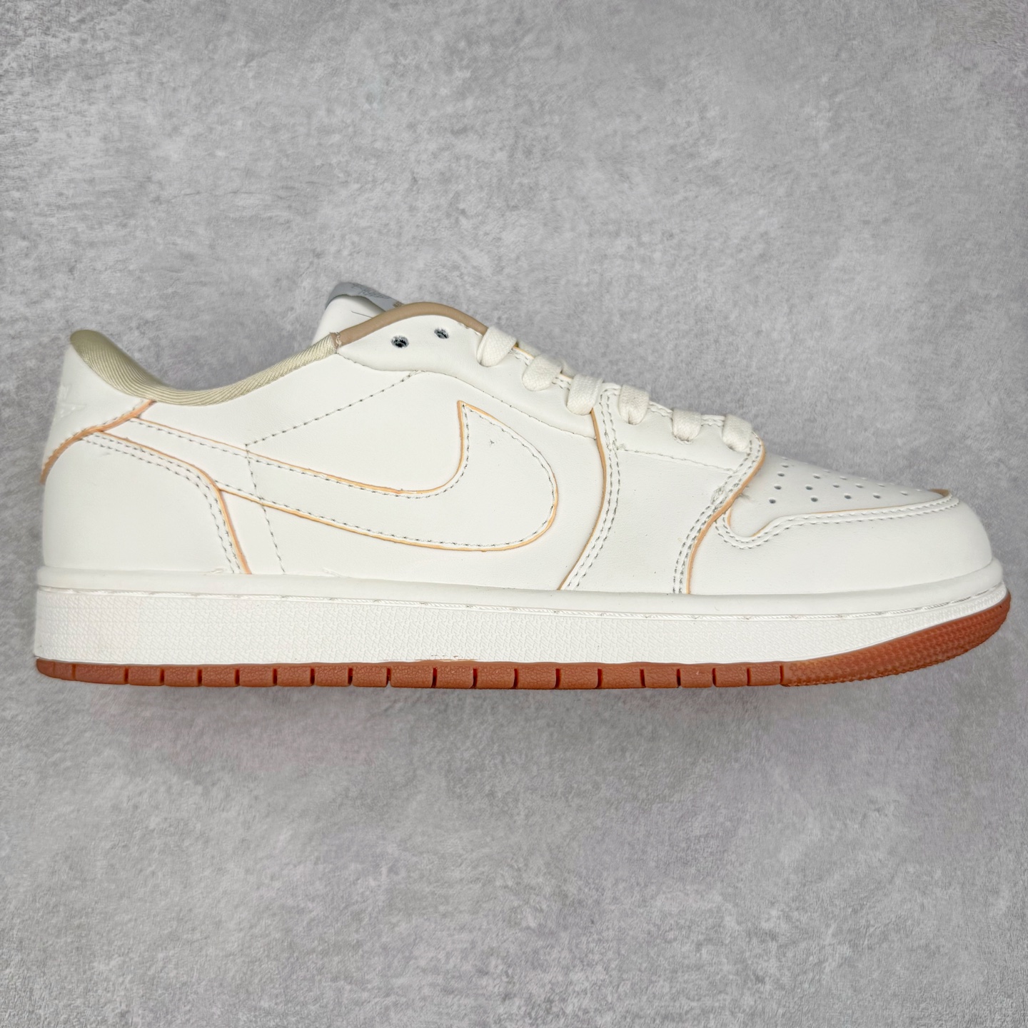 ＃TG特价福利 TS x Air Jordan AJ1 Low 倒钩低帮联名配色 性价比批次 原盒原配 大厂出品 原厂楦头纸板数据开发 鞋型公整不松垮 采购头层皮料冲裁 高整洁度 上脚原汁原味的公司货既视感 原底独立模具 中底四线拉帮完美走线 原模大底咬花 实拍调校N版已经零色差零失真 百分百还原实物色彩所见即所得 不存在货不对板色差等低级问题 选购参考实物拍摄 不混卖不参货 只用心做好货严格选品 承诺混一赔十 尺码：36 36.5 37.5 38 38.5 39 40 40.5 41 42 42.5 43 44 44.5 45 46 47.5-选品中心