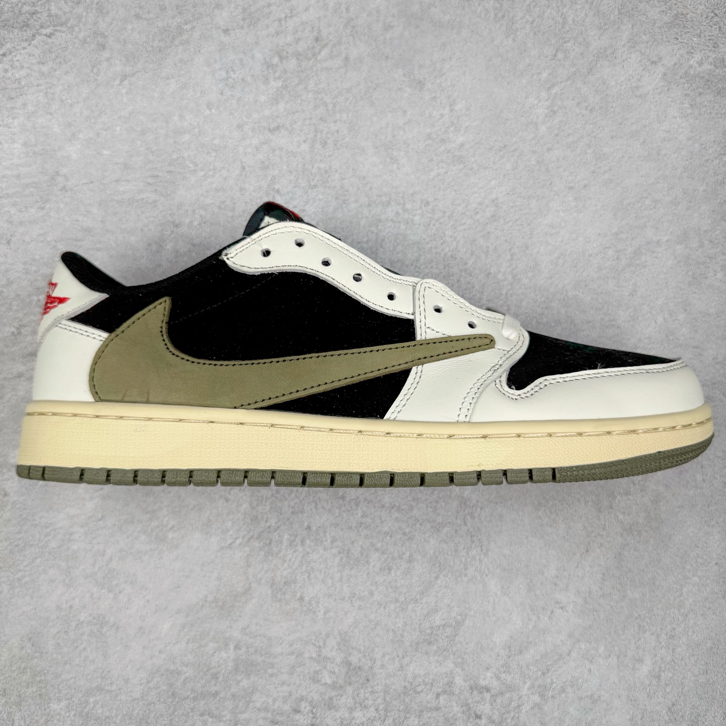 图片[9]-＃TG特价福利 TS x Air Jordan AJ1 Low 倒钩低帮联名配色 性价比批次 原盒原配 大厂出品 原厂楦头纸板数据开发 鞋型公整不松垮 采购头层皮料冲裁 高整洁度 上脚原汁原味的公司货既视感 原底独立模具 中底四线拉帮完美走线 原模大底咬花 实拍调校N版已经零色差零失真 百分百还原实物色彩所见即所得 不存在货不对板色差等低级问题 选购参考实物拍摄 不混卖不参货 只用心做好货严格选品 承诺混一赔十 尺码：36 36.5 37.5 38 38.5 39 40 40.5 41 42 42.5 43 44 44.5 45 46 47.5-选品中心