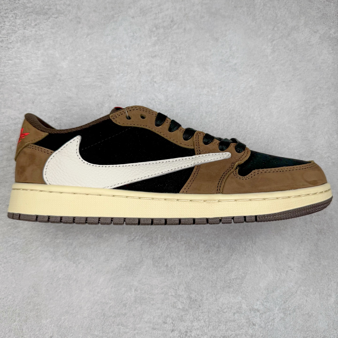 图片[7]-＃TG特价福利 TS x Air Jordan AJ1 Low 倒钩低帮联名配色 性价比批次 原盒原配 大厂出品 原厂楦头纸板数据开发 鞋型公整不松垮 采购头层皮料冲裁 高整洁度 上脚原汁原味的公司货既视感 原底独立模具 中底四线拉帮完美走线 原模大底咬花 实拍调校N版已经零色差零失真 百分百还原实物色彩所见即所得 不存在货不对板色差等低级问题 选购参考实物拍摄 不混卖不参货 只用心做好货严格选品 承诺混一赔十 尺码：36 36.5 37.5 38 38.5 39 40 40.5 41 42 42.5 43 44 44.5 45 46 47.5-选品中心