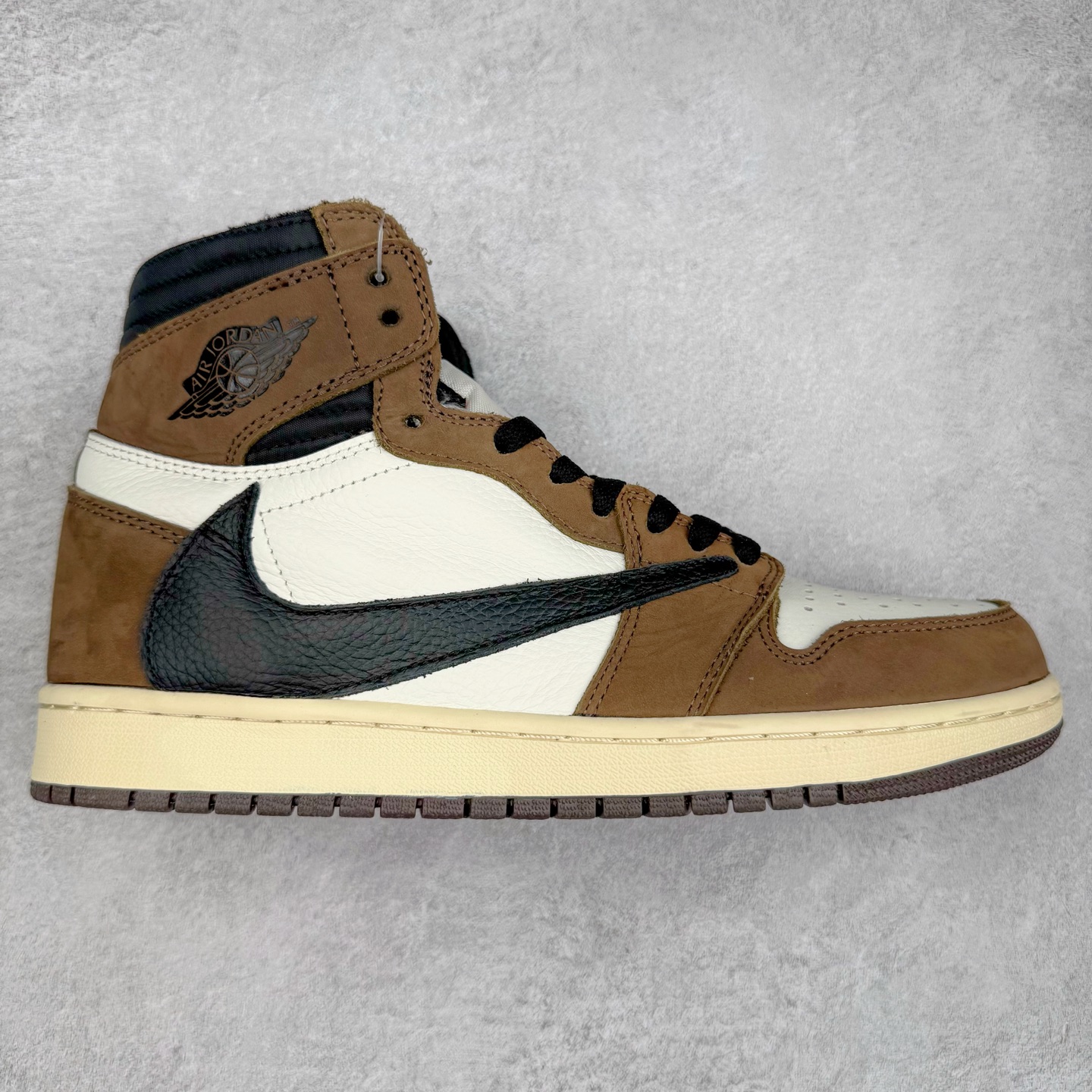 图片[2]-＃TG特价福利 Air Jordan AJ1 High 高帮全系列 性价比批次 原盒原配 大厂出品 原厂楦头纸板数据开发 鞋型公整不松垮 采购头层皮料冲裁 高整洁度 上脚原汁原味的公司货既视感 原底独立模具 中底四线拉帮完美走线 原模大底咬花 实拍调校N版已经零色差零失真 百分百还原实物色彩所见即所得 不存在货不对板色差等低级问题 选购参考实物拍摄 不混卖不参货 只用心做好货严格选品 承诺混一赔十 尺码：36 36.5 37.5 38 38.5 39 40 40.5 41 42 42.5 43 44 44.5 45 46 47.5-选品中心