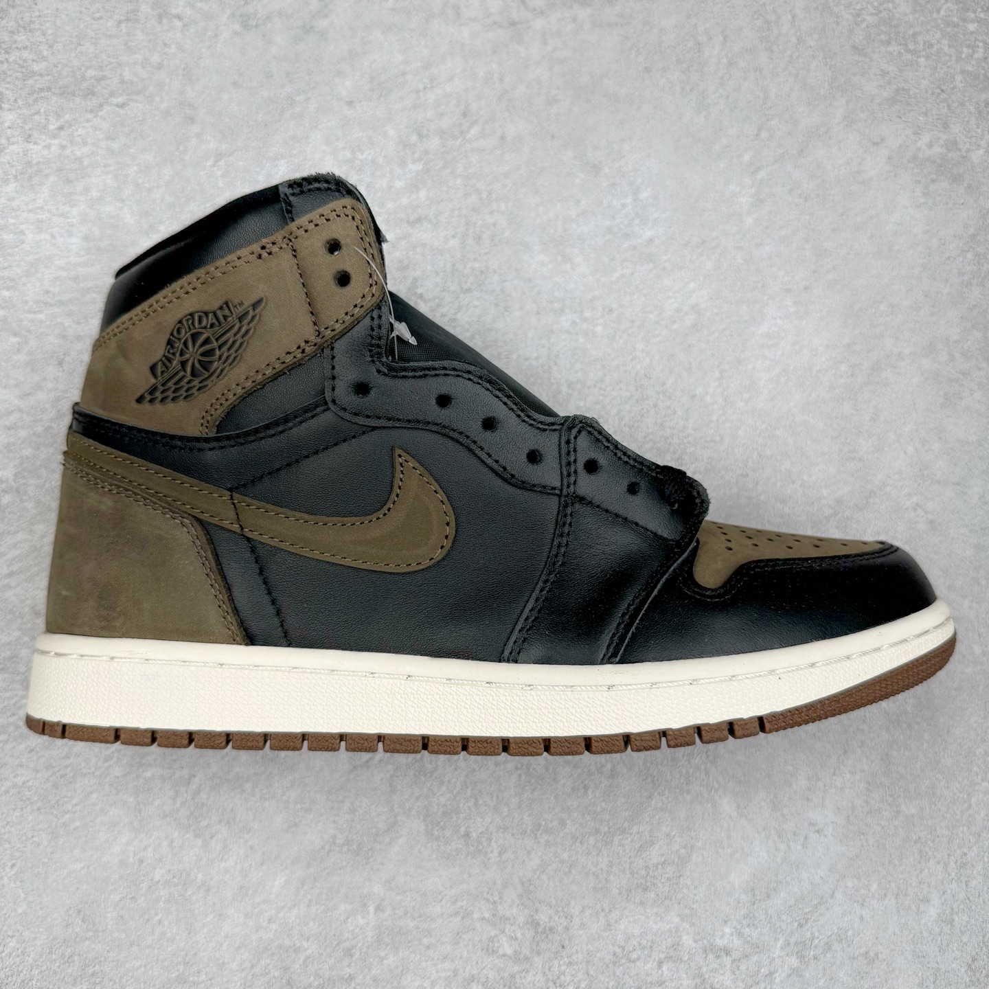 图片[8]-＃TG特价福利 Air Jordan AJ1 High 高帮全系列 性价比批次 原盒原配 大厂出品 原厂楦头纸板数据开发 鞋型公整不松垮 采购头层皮料冲裁 高整洁度 上脚原汁原味的公司货既视感 原底独立模具 中底四线拉帮完美走线 原模大底咬花 实拍调校N版已经零色差零失真 百分百还原实物色彩所见即所得 不存在货不对板色差等低级问题 选购参考实物拍摄 不混卖不参货 只用心做好货严格选品 承诺混一赔十 尺码：36 36.5 37.5 38 38.5 39 40 40.5 41 42 42.5 43 44 44.5 45 46 47.5-选品中心