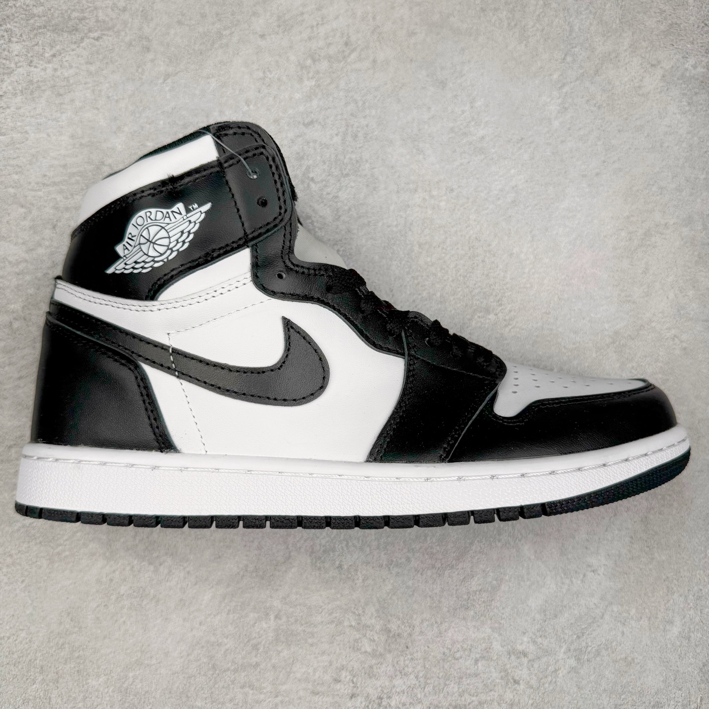 图片[6]-＃TG特价福利 Air Jordan AJ1 High 高帮全系列 性价比批次 原盒原配 大厂出品 原厂楦头纸板数据开发 鞋型公整不松垮 采购头层皮料冲裁 高整洁度 上脚原汁原味的公司货既视感 原底独立模具 中底四线拉帮完美走线 原模大底咬花 实拍调校N版已经零色差零失真 百分百还原实物色彩所见即所得 不存在货不对板色差等低级问题 选购参考实物拍摄 不混卖不参货 只用心做好货严格选品 承诺混一赔十 尺码：36 36.5 37.5 38 38.5 39 40 40.5 41 42 42.5 43 44 44.5 45 46 47.5-选品中心