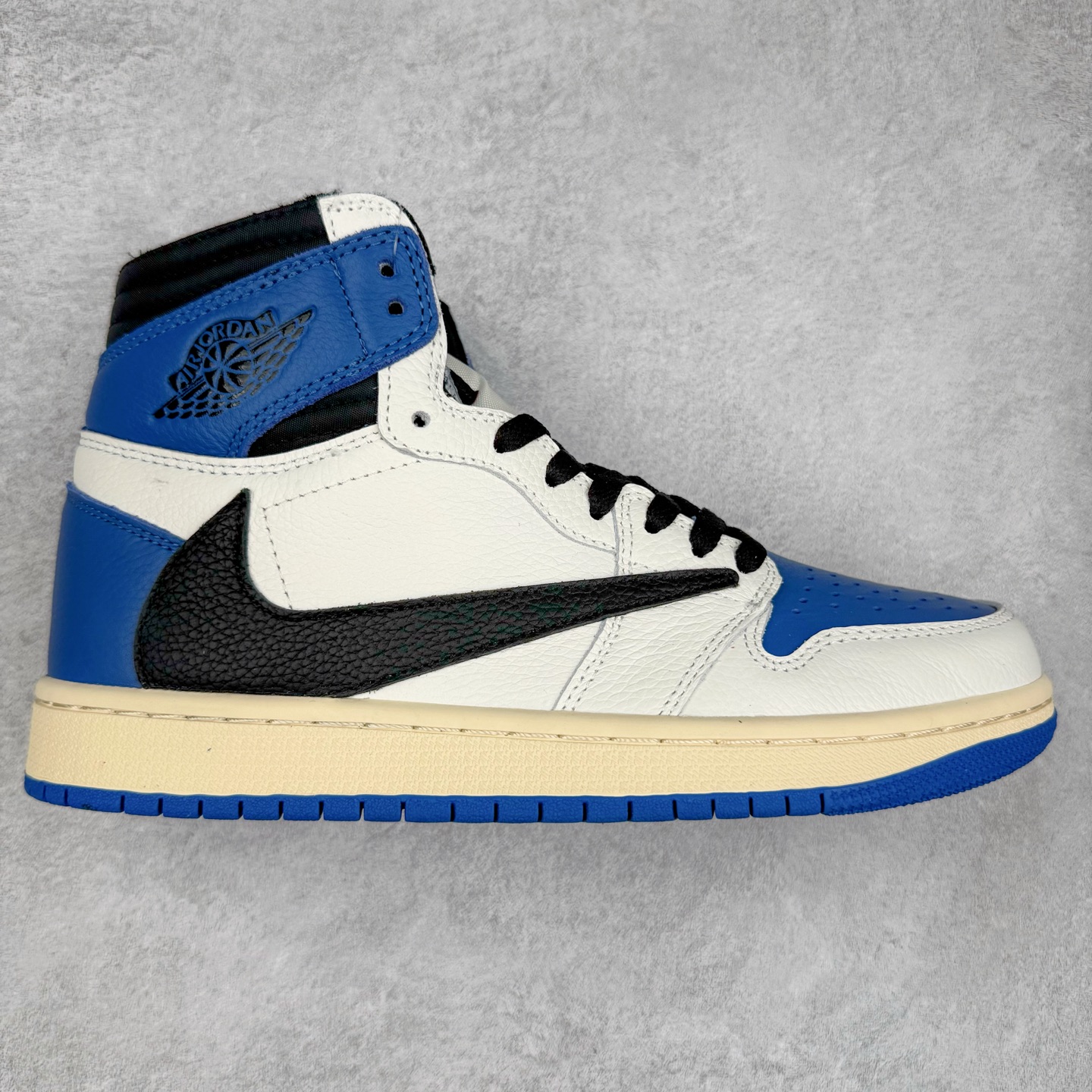 图片[4]-＃TG特价福利 Air Jordan AJ1 High 高帮全系列 性价比批次 原盒原配 大厂出品 原厂楦头纸板数据开发 鞋型公整不松垮 采购头层皮料冲裁 高整洁度 上脚原汁原味的公司货既视感 原底独立模具 中底四线拉帮完美走线 原模大底咬花 实拍调校N版已经零色差零失真 百分百还原实物色彩所见即所得 不存在货不对板色差等低级问题 选购参考实物拍摄 不混卖不参货 只用心做好货严格选品 承诺混一赔十 尺码：36 36.5 37.5 38 38.5 39 40 40.5 41 42 42.5 43 44 44.5 45 46 47.5-选品中心