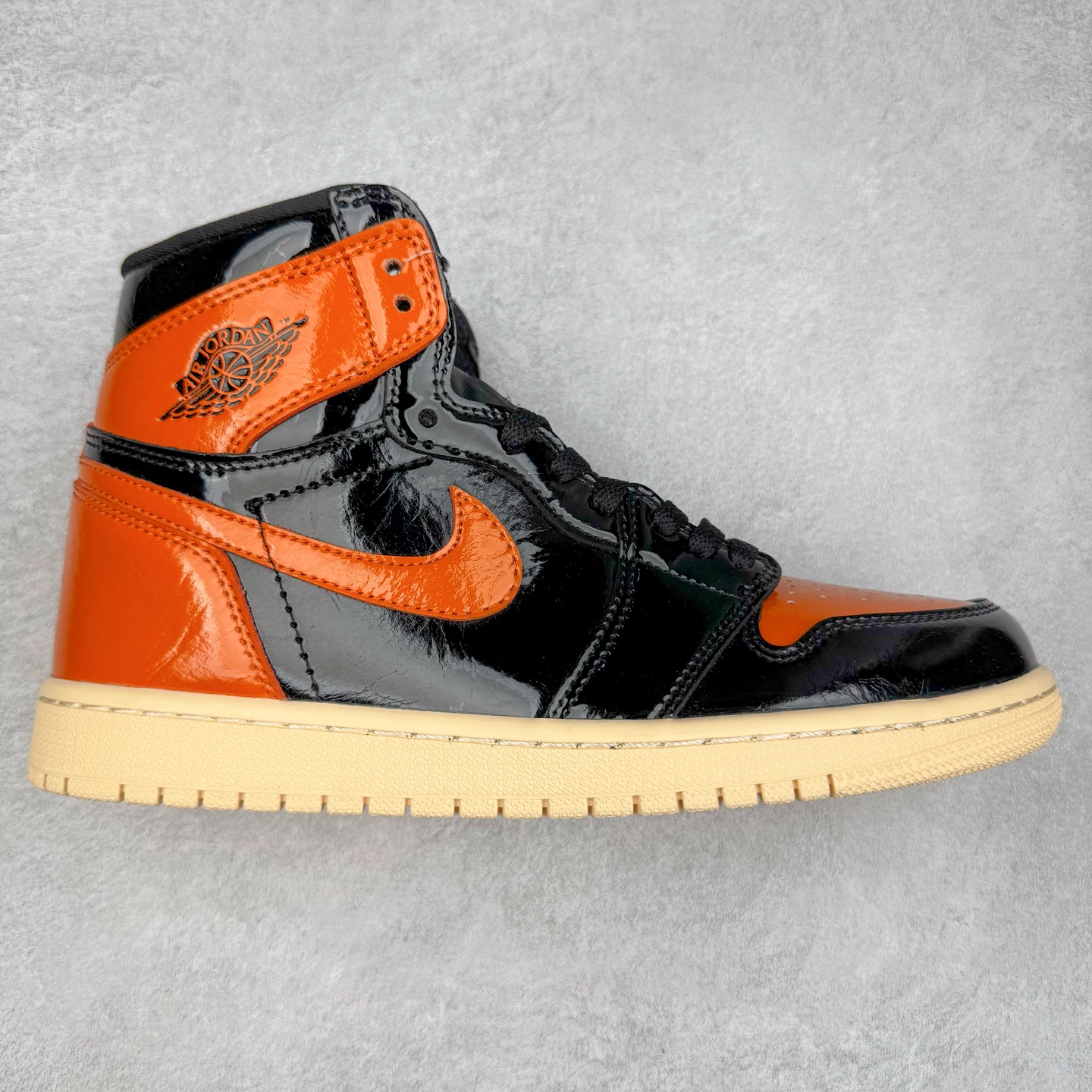 图片[7]-＃TG特价福利 Air Jordan AJ1 High 高帮全系列 性价比批次 原盒原配 大厂出品 原厂楦头纸板数据开发 鞋型公整不松垮 采购头层皮料冲裁 高整洁度 上脚原汁原味的公司货既视感 原底独立模具 中底四线拉帮完美走线 原模大底咬花 实拍调校N版已经零色差零失真 百分百还原实物色彩所见即所得 不存在货不对板色差等低级问题 选购参考实物拍摄 不混卖不参货 只用心做好货严格选品 承诺混一赔十 尺码：36 36.5 37.5 38 38.5 39 40 40.5 41 42 42.5 43 44 44.5 45 46 47.5-选品中心