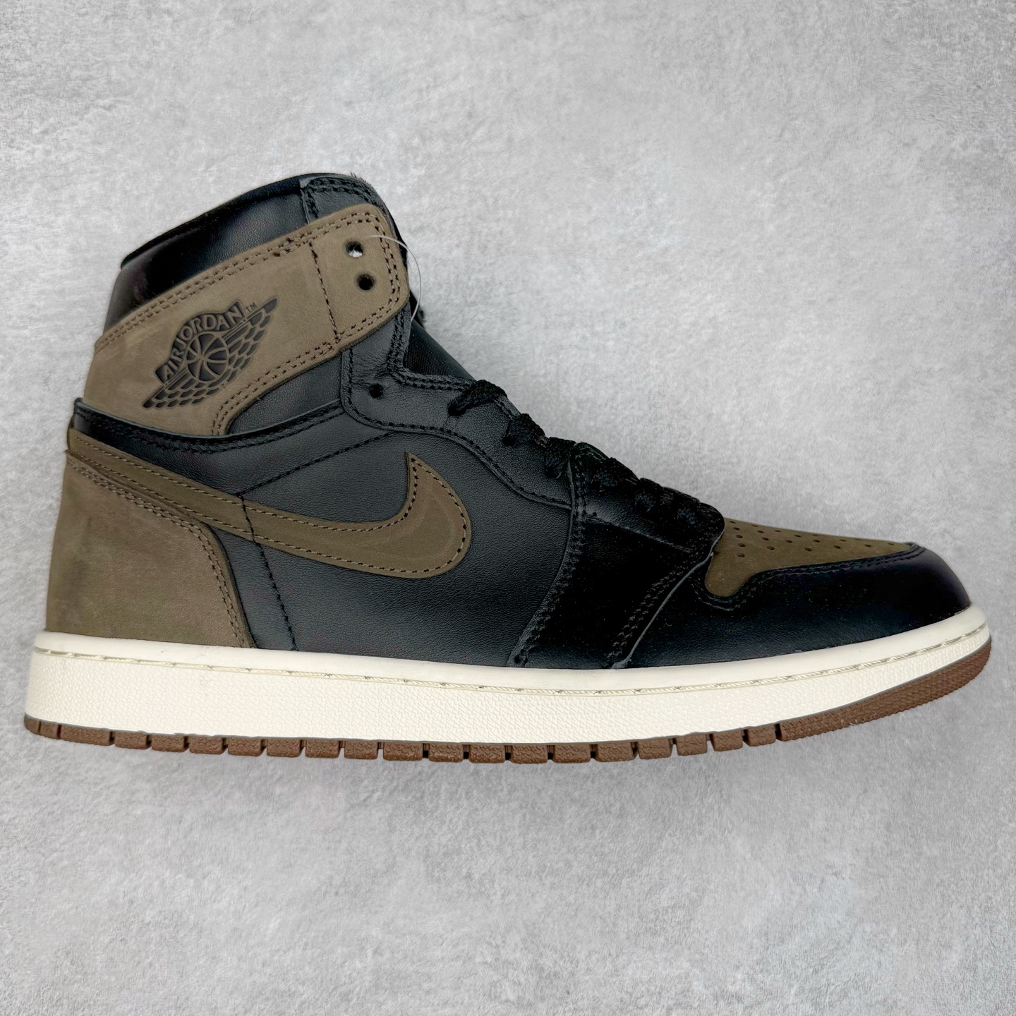 图片[6]-＃TG特价福利 Air Jordan AJ1 High 高帮全系列 性价比批次 原盒原配 大厂出品 原厂楦头纸板数据开发 鞋型公整不松垮 采购头层皮料冲裁 高整洁度 上脚原汁原味的公司货既视感 原底独立模具 中底四线拉帮完美走线 原模大底咬花 实拍调校N版已经零色差零失真 百分百还原实物色彩所见即所得 不存在货不对板色差等低级问题 选购参考实物拍摄 不混卖不参货 只用心做好货严格选品 承诺混一赔十 尺码：36 36.5 37.5 38 38.5 39 40 40.5 41 42 42.5 43 44 44.5 45 46 47.5-选品中心