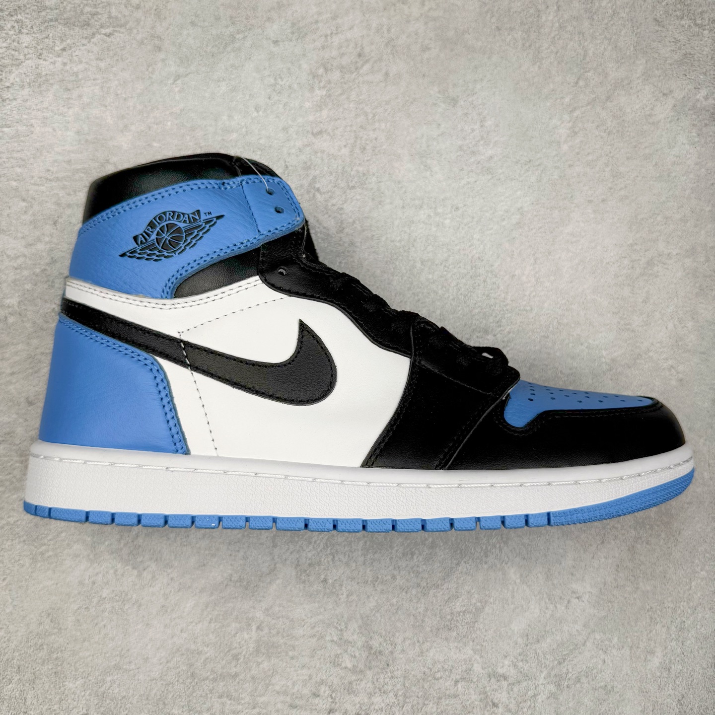 图片[5]-＃TG特价福利 Air Jordan AJ1 High 高帮全系列 性价比批次 原盒原配 大厂出品 原厂楦头纸板数据开发 鞋型公整不松垮 采购头层皮料冲裁 高整洁度 上脚原汁原味的公司货既视感 原底独立模具 中底四线拉帮完美走线 原模大底咬花 实拍调校N版已经零色差零失真 百分百还原实物色彩所见即所得 不存在货不对板色差等低级问题 选购参考实物拍摄 不混卖不参货 只用心做好货严格选品 承诺混一赔十 尺码：36 36.5 37.5 38 38.5 39 40 40.5 41 42 42.5 43 44 44.5 45 46 47.5-选品中心