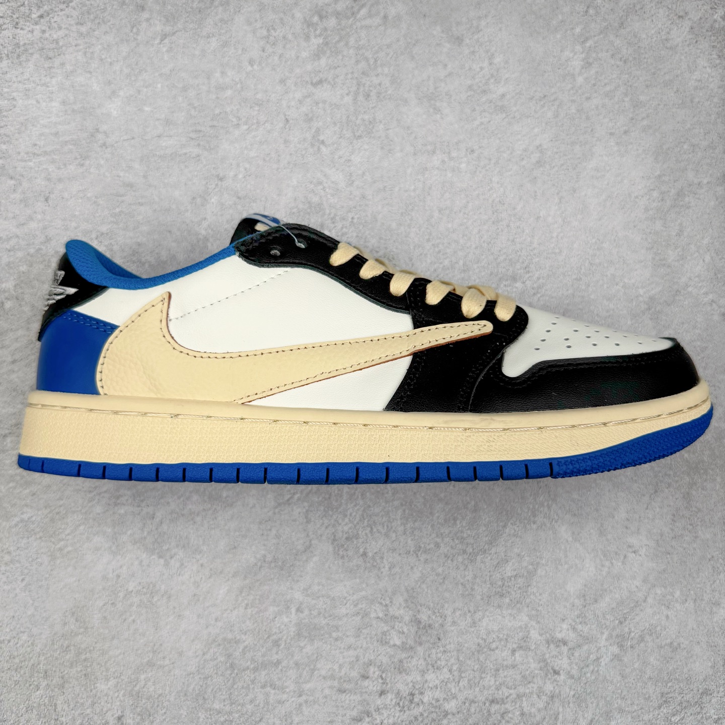 图片[8]-＃TG特价福利 TS x Air Jordan AJ1 Low 倒钩低帮联名配色 性价比批次 原盒原配 大厂出品 原厂楦头纸板数据开发 鞋型公整不松垮 采购头层皮料冲裁 高整洁度 上脚原汁原味的公司货既视感 原底独立模具 中底四线拉帮完美走线 原模大底咬花 实拍调校N版已经零色差零失真 百分百还原实物色彩所见即所得 不存在货不对板色差等低级问题 选购参考实物拍摄 不混卖不参货 只用心做好货严格选品 承诺混一赔十 尺码：36 36.5 37.5 38 38.5 39 40 40.5 41 42 42.5 43 44 44.5 45 46 47.5-选品中心