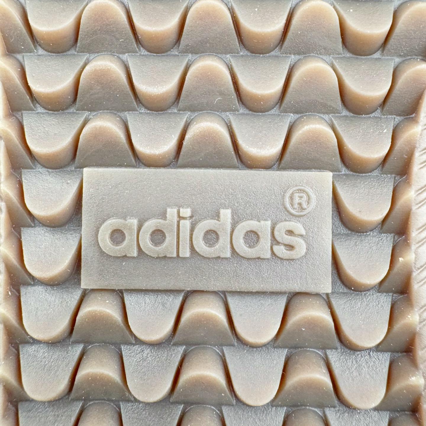 图片[17]-＃纯原 AD Original Samba OG 复古经典轻便板鞋 IG1968 市场最高版本 正确烫金高频细节 原装纳米超迁+原装头层皮料 独家私模橡胶大底 原盒原配 这款桑巴鞋展示了高质量的工艺 带有装饰的超锁缝制和无缝的手感 柔软、柔软的皮革造型和标志性的3条纹完成了精致的外观 正规合身鞋带 鞋面上有绒面鞋垫 橡胶鞋底 享受正畸套筒软感 自50年代首次亮相以来就一直在赢得粉丝的青睐 尺码：36 36.5 37.5 38 38.5 39 40 40.5 41 42 42.5 43 44 44.5 45-选品中心