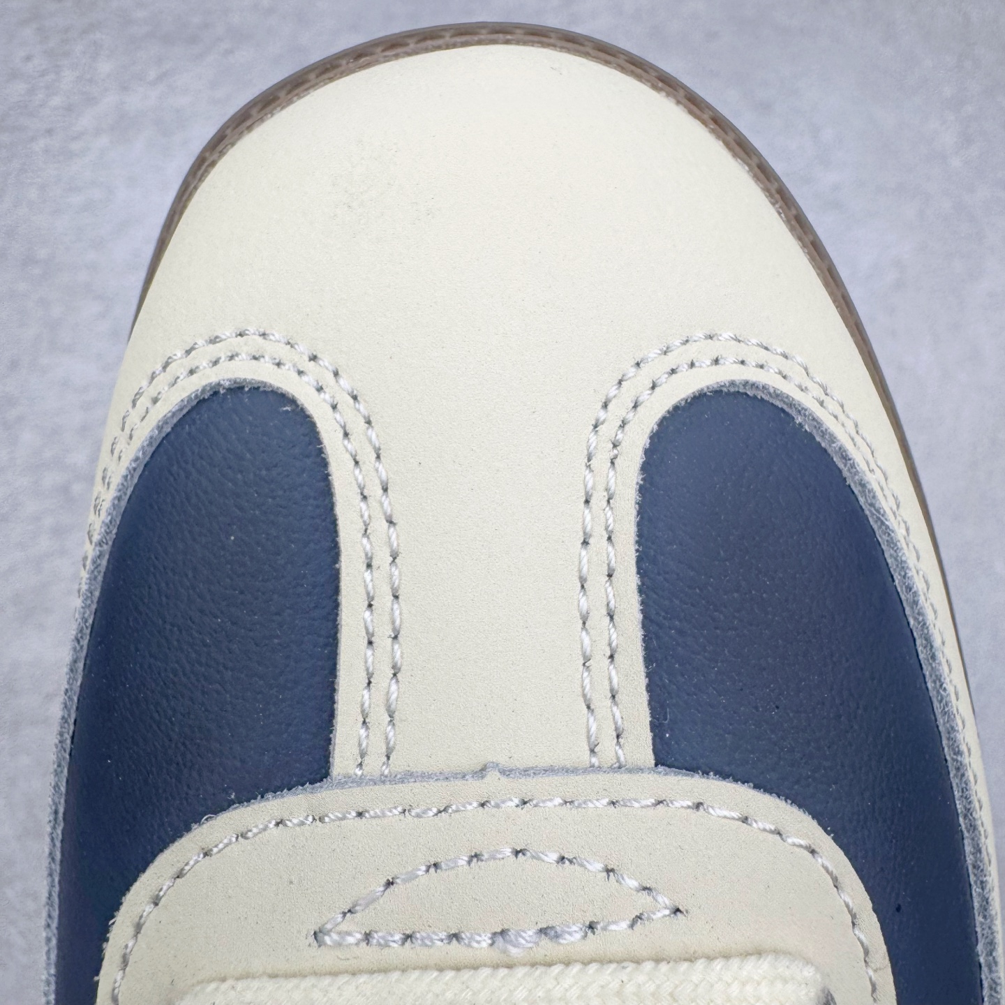 图片[13]-＃纯原 AD Original Samba OG 复古经典轻便板鞋 IG1968 市场最高版本 正确烫金高频细节 原装纳米超迁+原装头层皮料 独家私模橡胶大底 原盒原配 这款桑巴鞋展示了高质量的工艺 带有装饰的超锁缝制和无缝的手感 柔软、柔软的皮革造型和标志性的3条纹完成了精致的外观 正规合身鞋带 鞋面上有绒面鞋垫 橡胶鞋底 享受正畸套筒软感 自50年代首次亮相以来就一直在赢得粉丝的青睐 尺码：36 36.5 37.5 38 38.5 39 40 40.5 41 42 42.5 43 44 44.5 45-选品中心