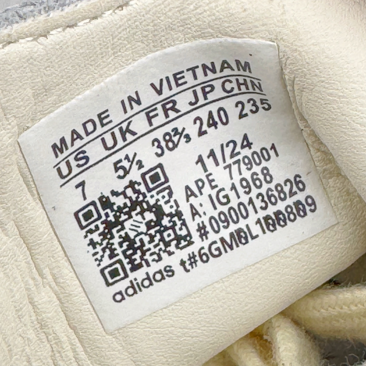 图片[10]-＃纯原 AD Original Samba OG 复古经典轻便板鞋 IG1968 市场最高版本 正确烫金高频细节 原装纳米超迁+原装头层皮料 独家私模橡胶大底 原盒原配 这款桑巴鞋展示了高质量的工艺 带有装饰的超锁缝制和无缝的手感 柔软、柔软的皮革造型和标志性的3条纹完成了精致的外观 正规合身鞋带 鞋面上有绒面鞋垫 橡胶鞋底 享受正畸套筒软感 自50年代首次亮相以来就一直在赢得粉丝的青睐 尺码：36 36.5 37.5 38 38.5 39 40 40.5 41 42 42.5 43 44 44.5 45-选品中心