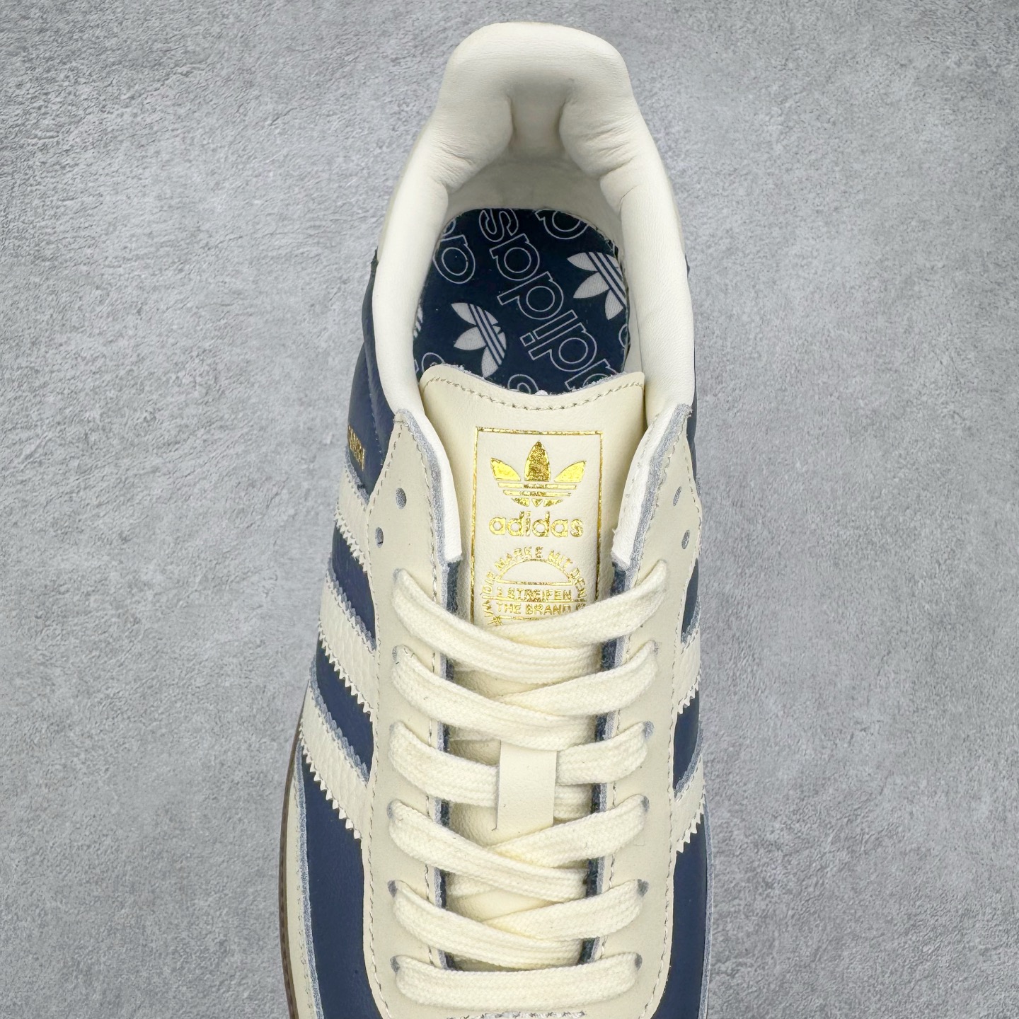 图片[5]-＃纯原 AD Original Samba OG 复古经典轻便板鞋 IG1968 市场最高版本 正确烫金高频细节 原装纳米超迁+原装头层皮料 独家私模橡胶大底 原盒原配 这款桑巴鞋展示了高质量的工艺 带有装饰的超锁缝制和无缝的手感 柔软、柔软的皮革造型和标志性的3条纹完成了精致的外观 正规合身鞋带 鞋面上有绒面鞋垫 橡胶鞋底 享受正畸套筒软感 自50年代首次亮相以来就一直在赢得粉丝的青睐 尺码：36 36.5 37.5 38 38.5 39 40 40.5 41 42 42.5 43 44 44.5 45-选品中心