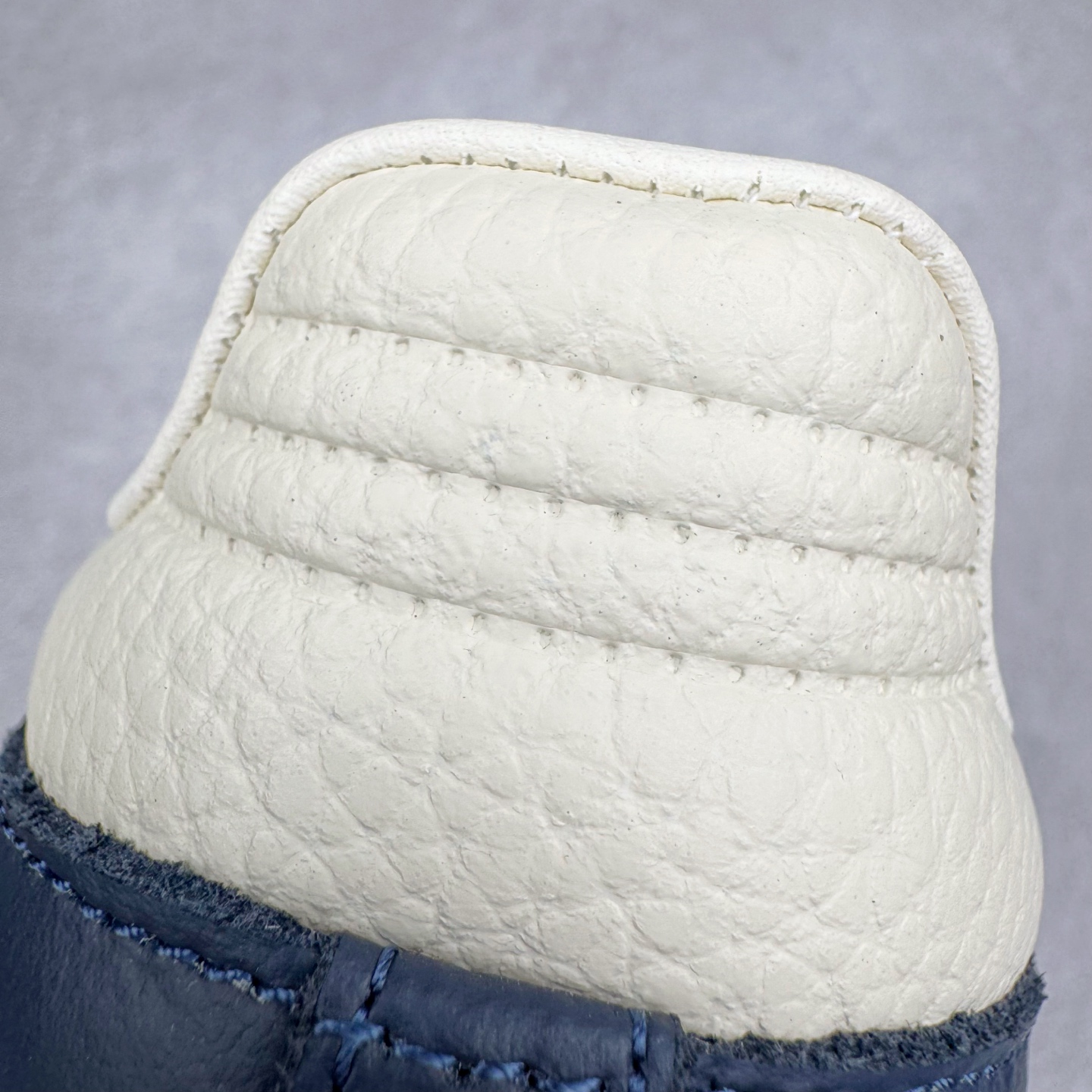 图片[14]-＃纯原 AD Original Samba OG 复古经典轻便板鞋 IG1968 市场最高版本 正确烫金高频细节 原装纳米超迁+原装头层皮料 独家私模橡胶大底 原盒原配 这款桑巴鞋展示了高质量的工艺 带有装饰的超锁缝制和无缝的手感 柔软、柔软的皮革造型和标志性的3条纹完成了精致的外观 正规合身鞋带 鞋面上有绒面鞋垫 橡胶鞋底 享受正畸套筒软感 自50年代首次亮相以来就一直在赢得粉丝的青睐 尺码：36 36.5 37.5 38 38.5 39 40 40.5 41 42 42.5 43 44 44.5 45-选品中心