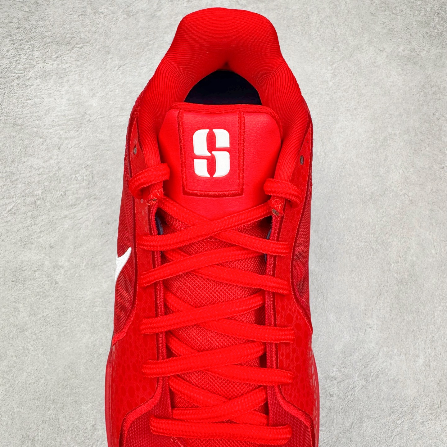 图片[5]-＃Max/灭世 NK Sabrina 2 萨布丽娜二代签名减震防滑低帮篮球鞋 红色 FZ1517-600 革新登场🌪🔝颠覆革新出货‼️缓震配置独家革新！实战属性直接拉满👊🏻实战天花板上限再度提升！实战亲测-性能体验吊打国产同价位鞋款 ⚫️前掌扇形zoom➕增配中足抗扭片➕增配后掌马蹄ZOOM气垫（正品仅配置前掌扇形zoom） 完美解决 正品抗扭不足问题 ⚫️采用科比5代鞋楦以及龙骨数据打造！前后落差仅6mm！小科5实至名归！ ⚫️鞋身➕鞋头增配高频补强层，提升鞋头以及脚踝支撑性 ⚫️鞋垫采用高弹缓震垫材质-磨合一场直接贴合脚型☑️ ⚫️外底加厚2mm，升级止滑配方，磨合一次，抓地原地起飞 后卫旗舰有且只在灭世纯原（支持市场任意货品正面PK） 真材实料，肉眼可见！革新升级绝非空穴来风！灭世纯原内外兼修，用态度诠释最强实战货品👊🏻 尺码：39-46（尺码建议：标准亚洲楦 无需大半码）-选品中心