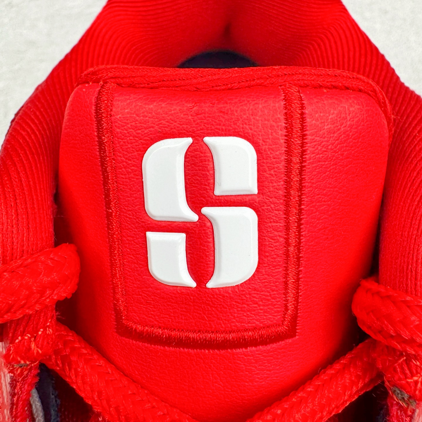 图片[13]-＃Max/灭世 NK Sabrina 2 萨布丽娜二代签名减震防滑低帮篮球鞋 红色 FZ1517-600 革新登场🌪🔝颠覆革新出货‼️缓震配置独家革新！实战属性直接拉满👊🏻实战天花板上限再度提升！实战亲测-性能体验吊打国产同价位鞋款 ⚫️前掌扇形zoom➕增配中足抗扭片➕增配后掌马蹄ZOOM气垫（正品仅配置前掌扇形zoom） 完美解决 正品抗扭不足问题 ⚫️采用科比5代鞋楦以及龙骨数据打造！前后落差仅6mm！小科5实至名归！ ⚫️鞋身➕鞋头增配高频补强层，提升鞋头以及脚踝支撑性 ⚫️鞋垫采用高弹缓震垫材质-磨合一场直接贴合脚型☑️ ⚫️外底加厚2mm，升级止滑配方，磨合一次，抓地原地起飞 后卫旗舰有且只在灭世纯原（支持市场任意货品正面PK） 真材实料，肉眼可见！革新升级绝非空穴来风！灭世纯原内外兼修，用态度诠释最强实战货品👊🏻 尺码：39-46（尺码建议：标准亚洲楦 无需大半码）-选品中心