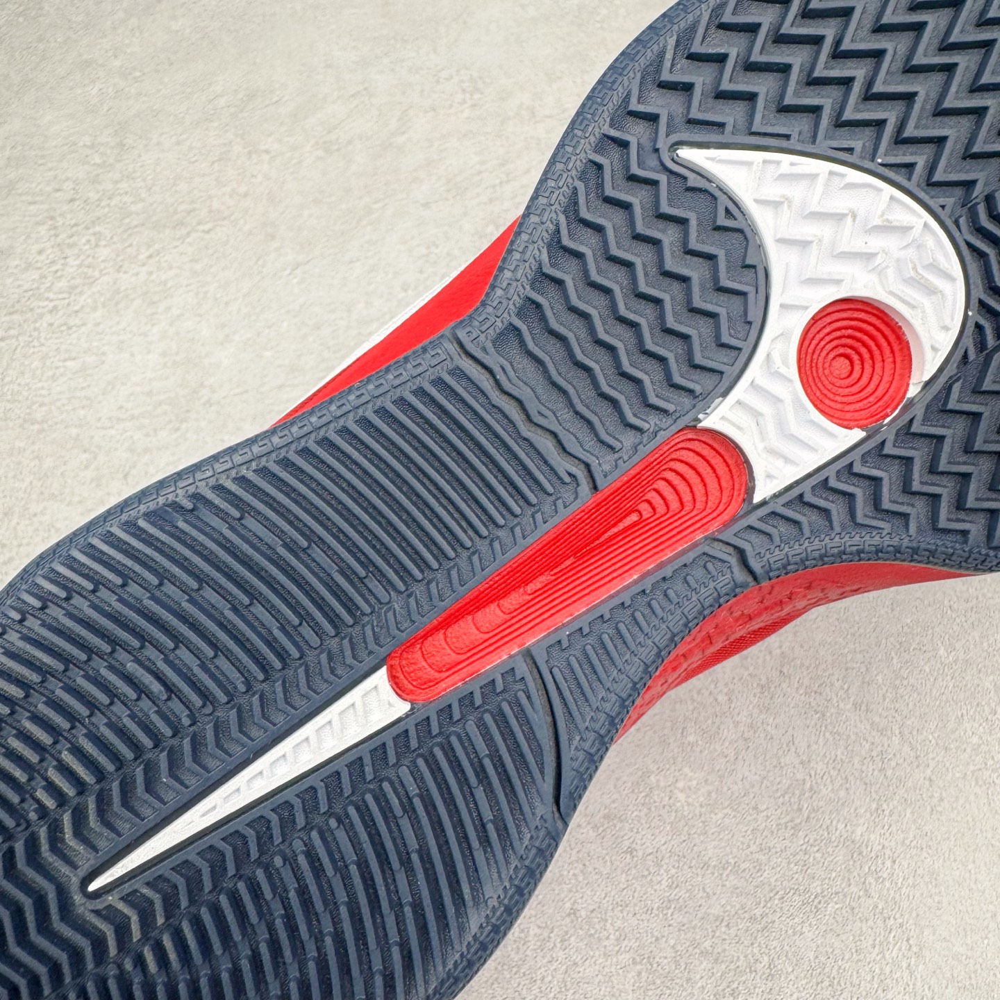 图片[18]-＃Max/灭世 NK Sabrina 2 萨布丽娜二代签名减震防滑低帮篮球鞋 红色 FZ1517-600 革新登场🌪🔝颠覆革新出货‼️缓震配置独家革新！实战属性直接拉满👊🏻实战天花板上限再度提升！实战亲测-性能体验吊打国产同价位鞋款 ⚫️前掌扇形zoom➕增配中足抗扭片➕增配后掌马蹄ZOOM气垫（正品仅配置前掌扇形zoom） 完美解决 正品抗扭不足问题 ⚫️采用科比5代鞋楦以及龙骨数据打造！前后落差仅6mm！小科5实至名归！ ⚫️鞋身➕鞋头增配高频补强层，提升鞋头以及脚踝支撑性 ⚫️鞋垫采用高弹缓震垫材质-磨合一场直接贴合脚型☑️ ⚫️外底加厚2mm，升级止滑配方，磨合一次，抓地原地起飞 后卫旗舰有且只在灭世纯原（支持市场任意货品正面PK） 真材实料，肉眼可见！革新升级绝非空穴来风！灭世纯原内外兼修，用态度诠释最强实战货品👊🏻 尺码：39-46（尺码建议：标准亚洲楦 无需大半码）-选品中心