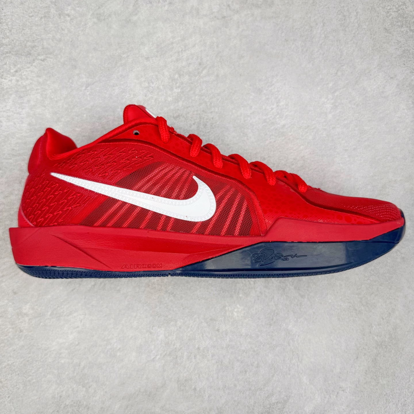 ＃Max/灭世 NK Sabrina 2 萨布丽娜二代签名减震防滑低帮篮球鞋 红色 FZ1517-600 革新登场🌪🔝颠覆革新出货‼️缓震配置独家革新！实战属性直接拉满👊🏻实战天花板上限再度提升！实战亲测-性能体验吊打国产同价位鞋款 ⚫️前掌扇形zoom➕增配中足抗扭片➕增配后掌马蹄ZOOM气垫（正品仅配置前掌扇形zoom） 完美解决 正品抗扭不足问题 ⚫️采用科比5代鞋楦以及龙骨数据打造！前后落差仅6mm！小科5实至名归！ ⚫️鞋身➕鞋头增配高频补强层，提升鞋头以及脚踝支撑性 ⚫️鞋垫采用高弹缓震垫材质-磨合一场直接贴合脚型☑️ ⚫️外底加厚2mm，升级止滑配方，磨合一次，抓地原地起飞 后卫旗舰有且只在灭世纯原（支持市场任意货品正面PK） 真材实料，肉眼可见！革新升级绝非空穴来风！灭世纯原内外兼修，用态度诠释最强实战货品👊🏻 尺码：39-46（尺码建议：标准亚洲楦 无需大半码）-选品中心