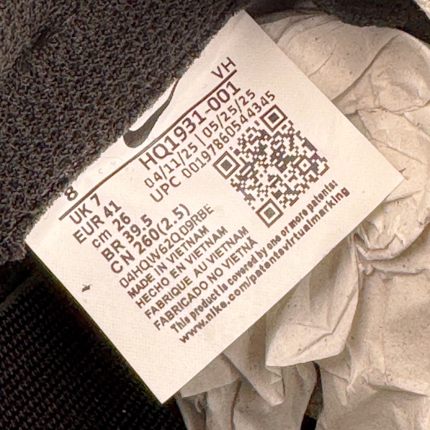 图片[12]-＃YC纯原 NK Dunk Low 黑灰 HQ1931-001 实力大厂出品 新配色陆续开发 利润个位数只为口碑 全套原纸板楦头开发 确保原汁原味 完美呈现DUNK版型 一比一鞋头弧度高度鞋身弧度 此版本只针对中端市场 皮料材质有所更替 其他数据细节工艺流程均保持一致 绝不口嗨 细节品控鞋型随意对比 独家私模官方第六代原厂航空铝磨具打磨大底 鞋头坡度极致还原 无解鞋型 原盒原配 圈内天花板工艺 原厂玻璃冲刀 超高清洁度 全鞋零毛边皮料切割 原厂中底布点胶 中底布拉帮走线遵循公司 尺码：36 36.5 37.5 38 38.5 39 40 40.5 41 42 42.5 43 44 44.5 45 46-选品中心