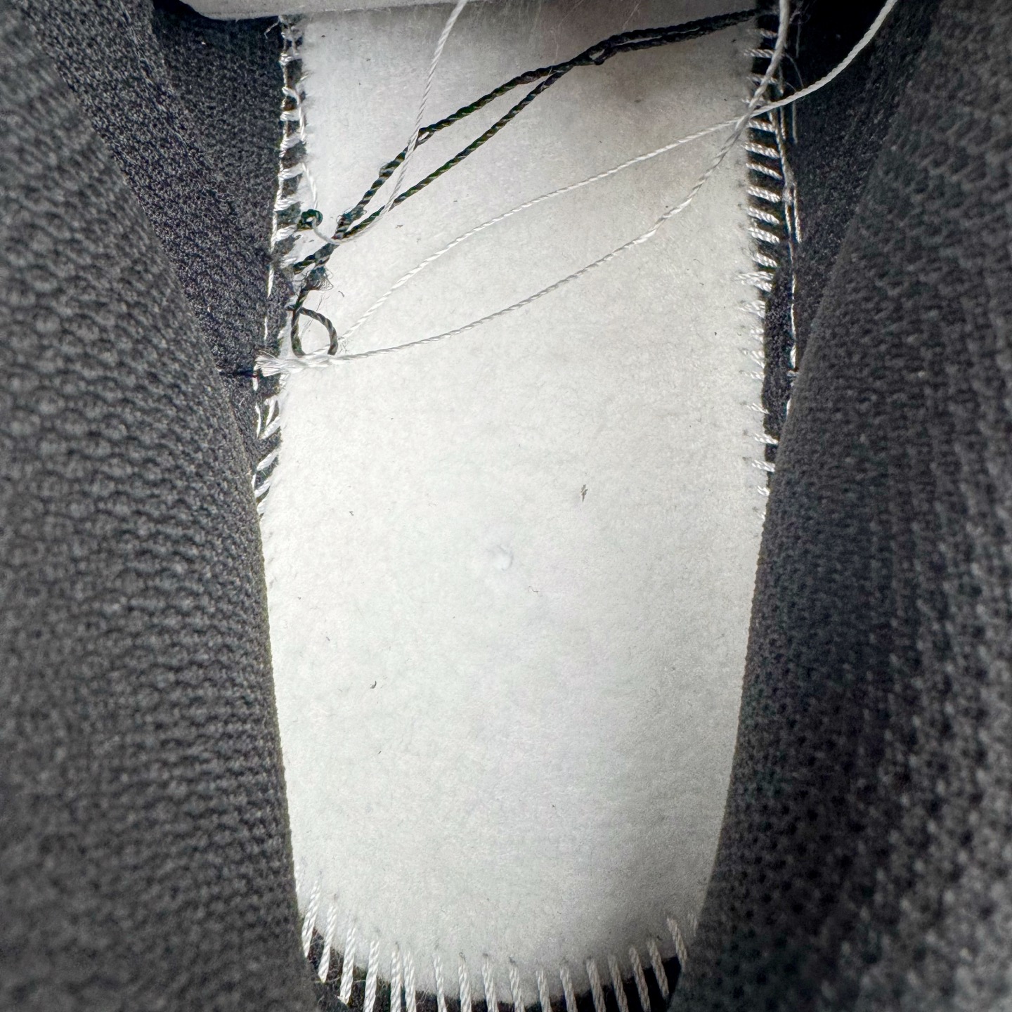 图片[11]-＃YC纯原 NK Dunk Low 黑灰 HQ1931-001 实力大厂出品 新配色陆续开发 利润个位数只为口碑 全套原纸板楦头开发 确保原汁原味 完美呈现DUNK版型 一比一鞋头弧度高度鞋身弧度 此版本只针对中端市场 皮料材质有所更替 其他数据细节工艺流程均保持一致 绝不口嗨 细节品控鞋型随意对比 独家私模官方第六代原厂航空铝磨具打磨大底 鞋头坡度极致还原 无解鞋型 原盒原配 圈内天花板工艺 原厂玻璃冲刀 超高清洁度 全鞋零毛边皮料切割 原厂中底布点胶 中底布拉帮走线遵循公司 尺码：36 36.5 37.5 38 38.5 39 40 40.5 41 42 42.5 43 44 44.5 45 46-选品中心