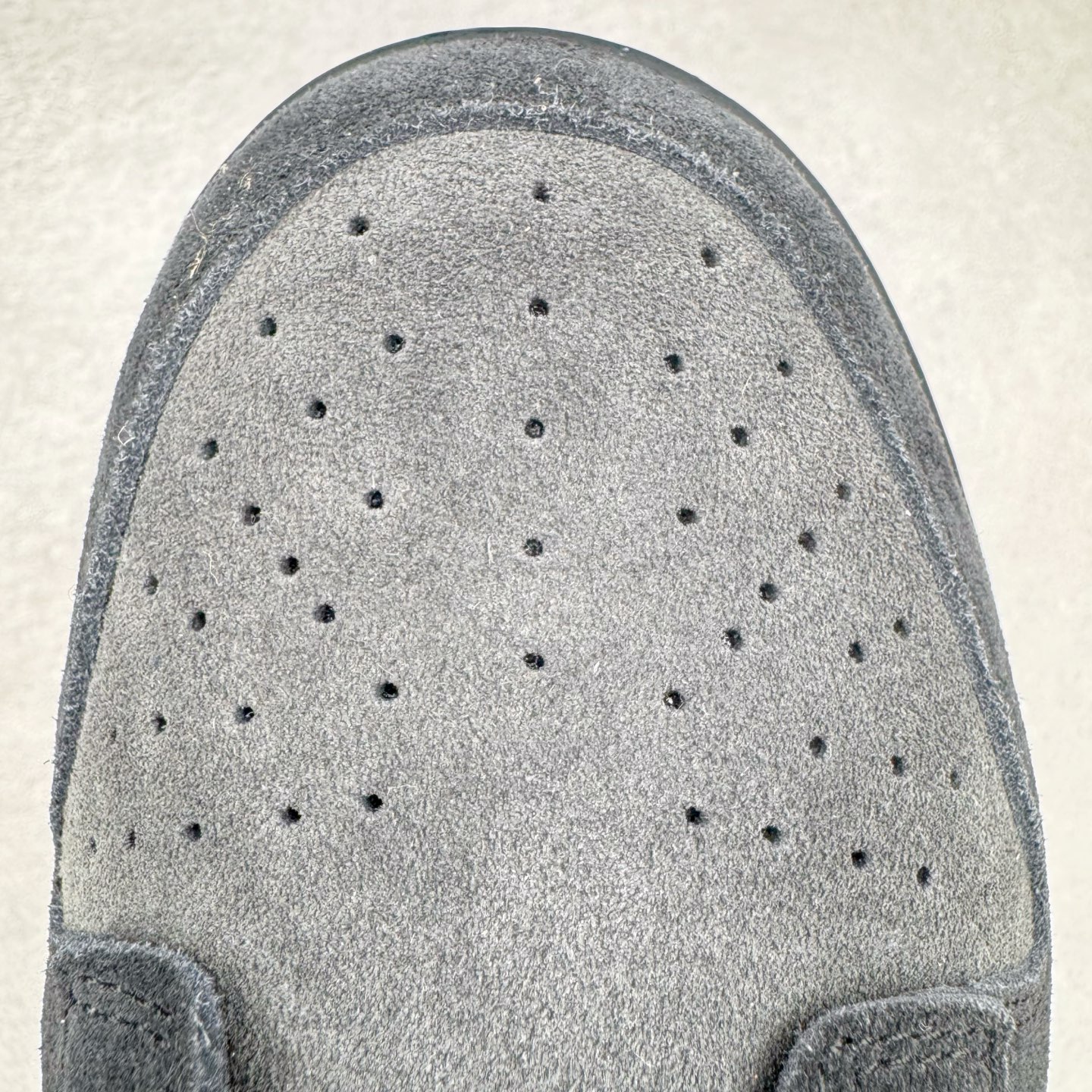 图片[14]-＃YC纯原 NK Dunk Low 黑灰 HQ1931-001 实力大厂出品 新配色陆续开发 利润个位数只为口碑 全套原纸板楦头开发 确保原汁原味 完美呈现DUNK版型 一比一鞋头弧度高度鞋身弧度 此版本只针对中端市场 皮料材质有所更替 其他数据细节工艺流程均保持一致 绝不口嗨 细节品控鞋型随意对比 独家私模官方第六代原厂航空铝磨具打磨大底 鞋头坡度极致还原 无解鞋型 原盒原配 圈内天花板工艺 原厂玻璃冲刀 超高清洁度 全鞋零毛边皮料切割 原厂中底布点胶 中底布拉帮走线遵循公司 尺码：36 36.5 37.5 38 38.5 39 40 40.5 41 42 42.5 43 44 44.5 45 46-选品中心