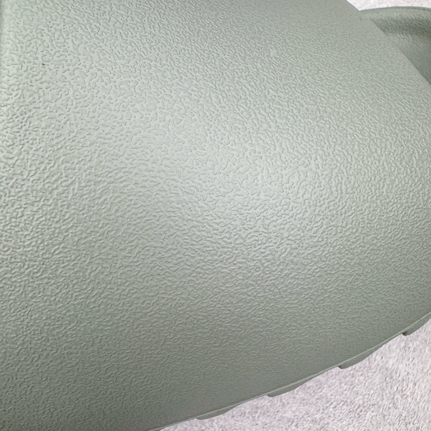 图片[14]-＃Lw纯原 YEEZY SLIDE 椰子拖鞋 绿色 ID5480 同源公司EVA粒子环保塑料 原厂指令配方 弹性卡色均保持原鞋一致 匠心打造 采用原厂进口MD全套模具打造 全套原楦头 鞋口弧度大小 鞋面色泽质感同步原鞋 LOGO内侧钢印清晰工整 原厂定制原标 同比ZP 符合人体设计 独家开发至48.5码 尺码：36 37 38 39 40.5 42 43 44.5 46 47 48.5-选品中心