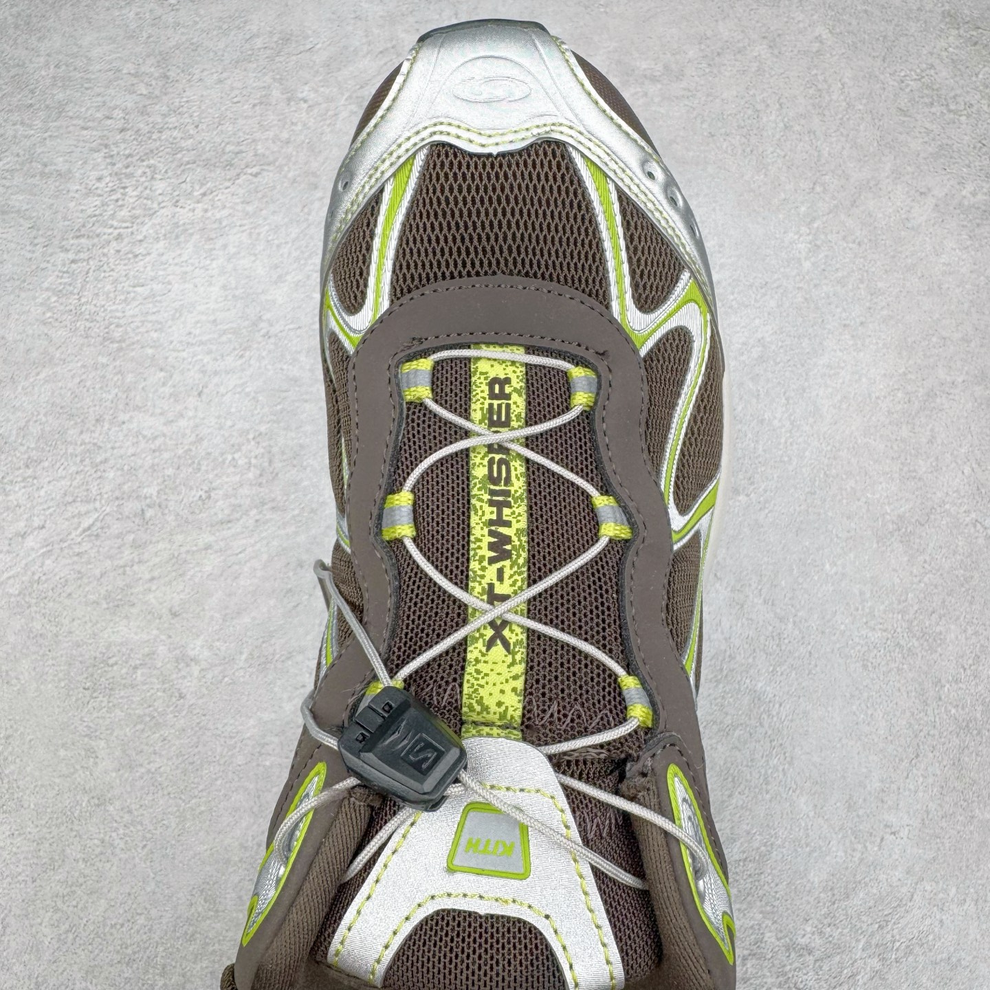 图片[4]-＃HP SALOMON XT-WHISPER 萨洛蒙圆头防滑耐磨低帮休闲越野训练城市通勤跑步鞋 男女同款 浅棕色 纯原外贸平台特供订单 耗时半年巨作 全套原纸板楦头开发 原厂特供网布配套加持 确保原汁原味 完美呈现版型 原档数据独家私模五层组合大底 男女鞋同步官方开发至46.5 原装Ortholite轻量化鞋垫 中底布带钢印编号 原厂TPU锁扣 进口港宝加持 后跟自然饱满 还原公司包裹性 鞋面以“锯齿”状的包裹系统呈现 在基色底之下加入了各种色点缀 将公司的最新技术和时尚前卫的造型融入耐用的长跑款式中 鞋面由 TPU 薄膜制成 并焊接在高耐磨网眼上 使其既时尚又坚固 由 ACS底盘支撑 可增强稳定性和支撑力 以及由橡胶凸耳 Contragrip外底覆盖的 EVA 缓冲中底 旨在应对崎岖的地形 鞋舌上的彩色Salomon 标签、Quicklace 系统以及鞋头、鞋舌和鞋跟上的附加品牌使细节更加完美 让穿着者可以轻松驾驭户外与通勤下的任何运动生活场景 无缝鞋身户外随意纵横 颜值与脚感兼备 出街通勤 绝对非常吸睛 你值得拥有 尺码：36 36.5 37.5 38 38.5 39 40 40.5 41 42 42.5 43 44 44.5 45 46 46.5 注意：偏小1码-选品中心