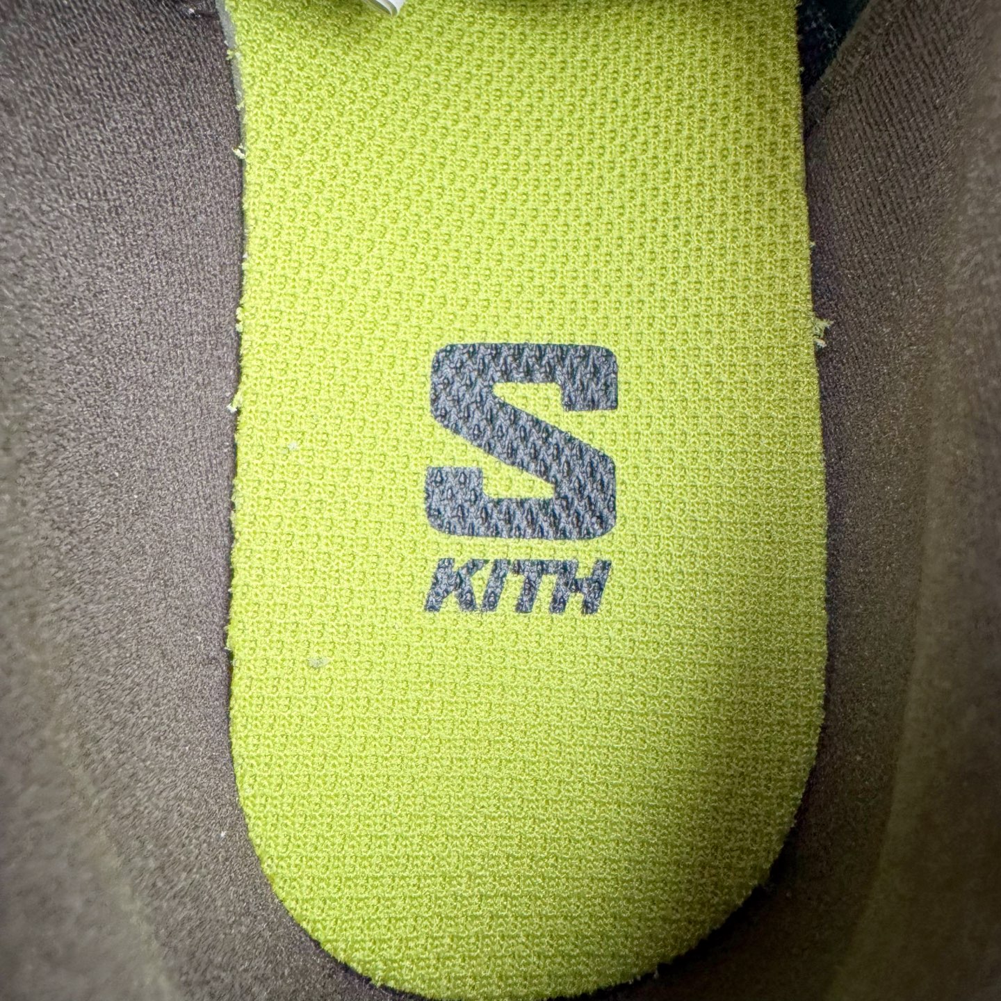 图片[11]-＃HP SALOMON XT-WHISPER 萨洛蒙圆头防滑耐磨低帮休闲越野训练城市通勤跑步鞋 男女同款 浅棕色 纯原外贸平台特供订单 耗时半年巨作 全套原纸板楦头开发 原厂特供网布配套加持 确保原汁原味 完美呈现版型 原档数据独家私模五层组合大底 男女鞋同步官方开发至46.5 原装Ortholite轻量化鞋垫 中底布带钢印编号 原厂TPU锁扣 进口港宝加持 后跟自然饱满 还原公司包裹性 鞋面以“锯齿”状的包裹系统呈现 在基色底之下加入了各种色点缀 将公司的最新技术和时尚前卫的造型融入耐用的长跑款式中 鞋面由 TPU 薄膜制成 并焊接在高耐磨网眼上 使其既时尚又坚固 由 ACS底盘支撑 可增强稳定性和支撑力 以及由橡胶凸耳 Contragrip外底覆盖的 EVA 缓冲中底 旨在应对崎岖的地形 鞋舌上的彩色Salomon 标签、Quicklace 系统以及鞋头、鞋舌和鞋跟上的附加品牌使细节更加完美 让穿着者可以轻松驾驭户外与通勤下的任何运动生活场景 无缝鞋身户外随意纵横 颜值与脚感兼备 出街通勤 绝对非常吸睛 你值得拥有 尺码：36 36.5 37.5 38 38.5 39 40 40.5 41 42 42.5 43 44 44.5 45 46 46.5 注意：偏小1码-选品中心