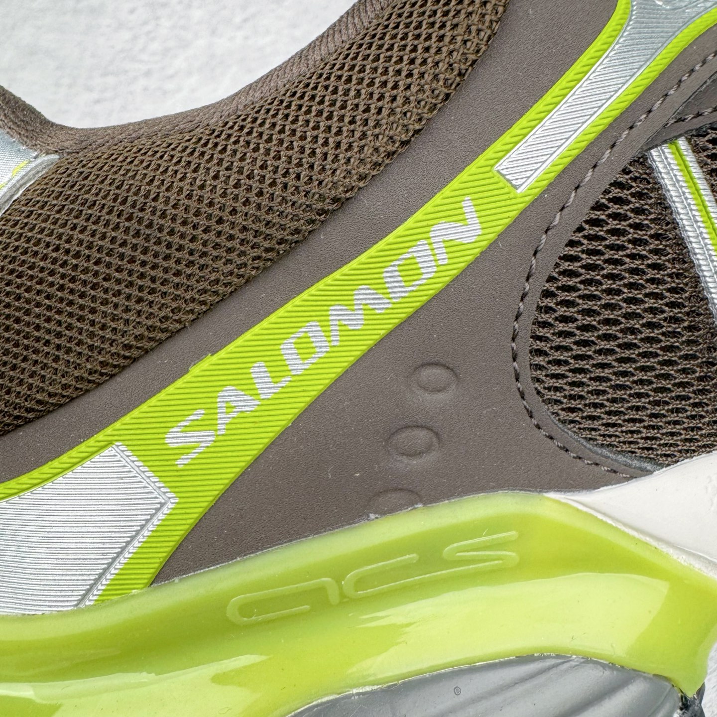 图片[17]-＃HP SALOMON XT-WHISPER 萨洛蒙圆头防滑耐磨低帮休闲越野训练城市通勤跑步鞋 男女同款 浅棕色 纯原外贸平台特供订单 耗时半年巨作 全套原纸板楦头开发 原厂特供网布配套加持 确保原汁原味 完美呈现版型 原档数据独家私模五层组合大底 男女鞋同步官方开发至46.5 原装Ortholite轻量化鞋垫 中底布带钢印编号 原厂TPU锁扣 进口港宝加持 后跟自然饱满 还原公司包裹性 鞋面以“锯齿”状的包裹系统呈现 在基色底之下加入了各种色点缀 将公司的最新技术和时尚前卫的造型融入耐用的长跑款式中 鞋面由 TPU 薄膜制成 并焊接在高耐磨网眼上 使其既时尚又坚固 由 ACS底盘支撑 可增强稳定性和支撑力 以及由橡胶凸耳 Contragrip外底覆盖的 EVA 缓冲中底 旨在应对崎岖的地形 鞋舌上的彩色Salomon 标签、Quicklace 系统以及鞋头、鞋舌和鞋跟上的附加品牌使细节更加完美 让穿着者可以轻松驾驭户外与通勤下的任何运动生活场景 无缝鞋身户外随意纵横 颜值与脚感兼备 出街通勤 绝对非常吸睛 你值得拥有 尺码：36 36.5 37.5 38 38.5 39 40 40.5 41 42 42.5 43 44 44.5 45 46 46.5 注意：偏小1码-选品中心