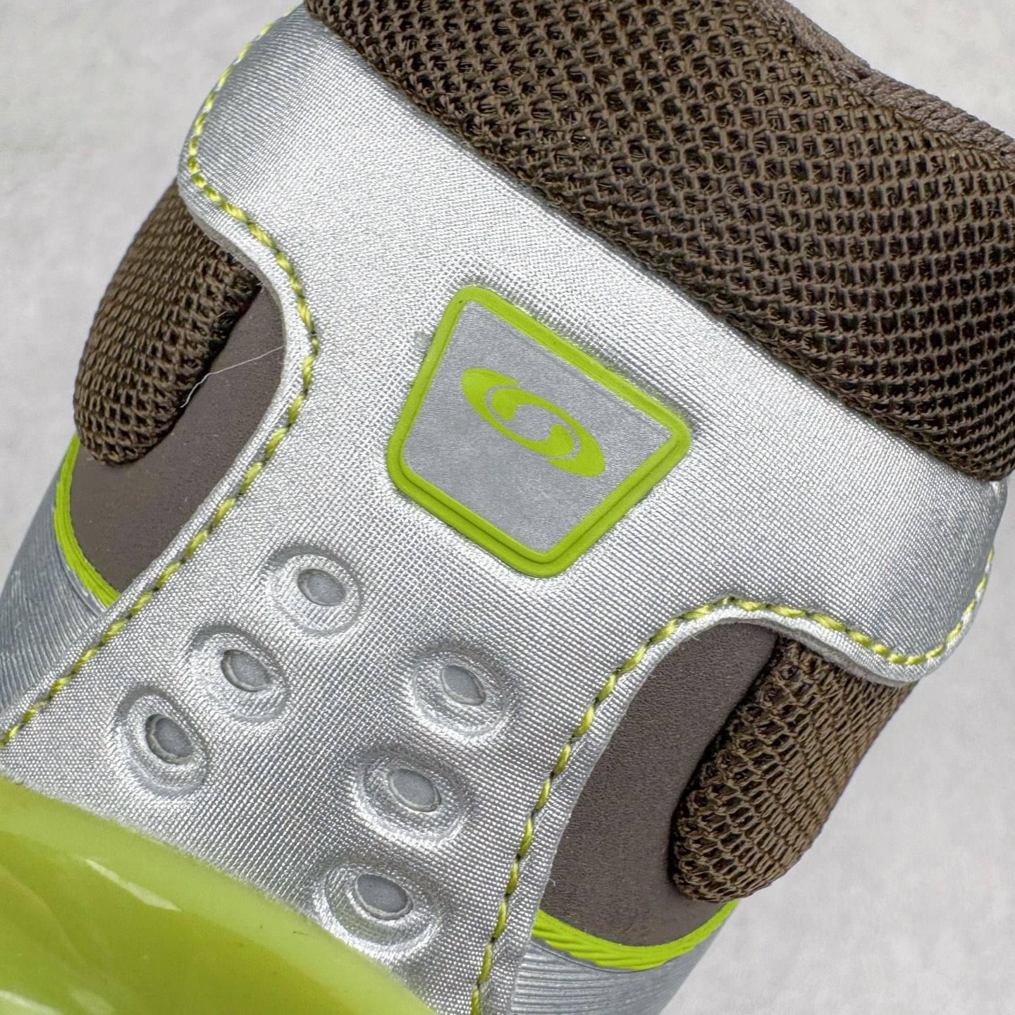 图片[14]-＃HP SALOMON XT-WHISPER 萨洛蒙圆头防滑耐磨低帮休闲越野训练城市通勤跑步鞋 男女同款 浅棕色 纯原外贸平台特供订单 耗时半年巨作 全套原纸板楦头开发 原厂特供网布配套加持 确保原汁原味 完美呈现版型 原档数据独家私模五层组合大底 男女鞋同步官方开发至46.5 原装Ortholite轻量化鞋垫 中底布带钢印编号 原厂TPU锁扣 进口港宝加持 后跟自然饱满 还原公司包裹性 鞋面以“锯齿”状的包裹系统呈现 在基色底之下加入了各种色点缀 将公司的最新技术和时尚前卫的造型融入耐用的长跑款式中 鞋面由 TPU 薄膜制成 并焊接在高耐磨网眼上 使其既时尚又坚固 由 ACS底盘支撑 可增强稳定性和支撑力 以及由橡胶凸耳 Contragrip外底覆盖的 EVA 缓冲中底 旨在应对崎岖的地形 鞋舌上的彩色Salomon 标签、Quicklace 系统以及鞋头、鞋舌和鞋跟上的附加品牌使细节更加完美 让穿着者可以轻松驾驭户外与通勤下的任何运动生活场景 无缝鞋身户外随意纵横 颜值与脚感兼备 出街通勤 绝对非常吸睛 你值得拥有 尺码：36 36.5 37.5 38 38.5 39 40 40.5 41 42 42.5 43 44 44.5 45 46 46.5 注意：偏小1码-选品中心