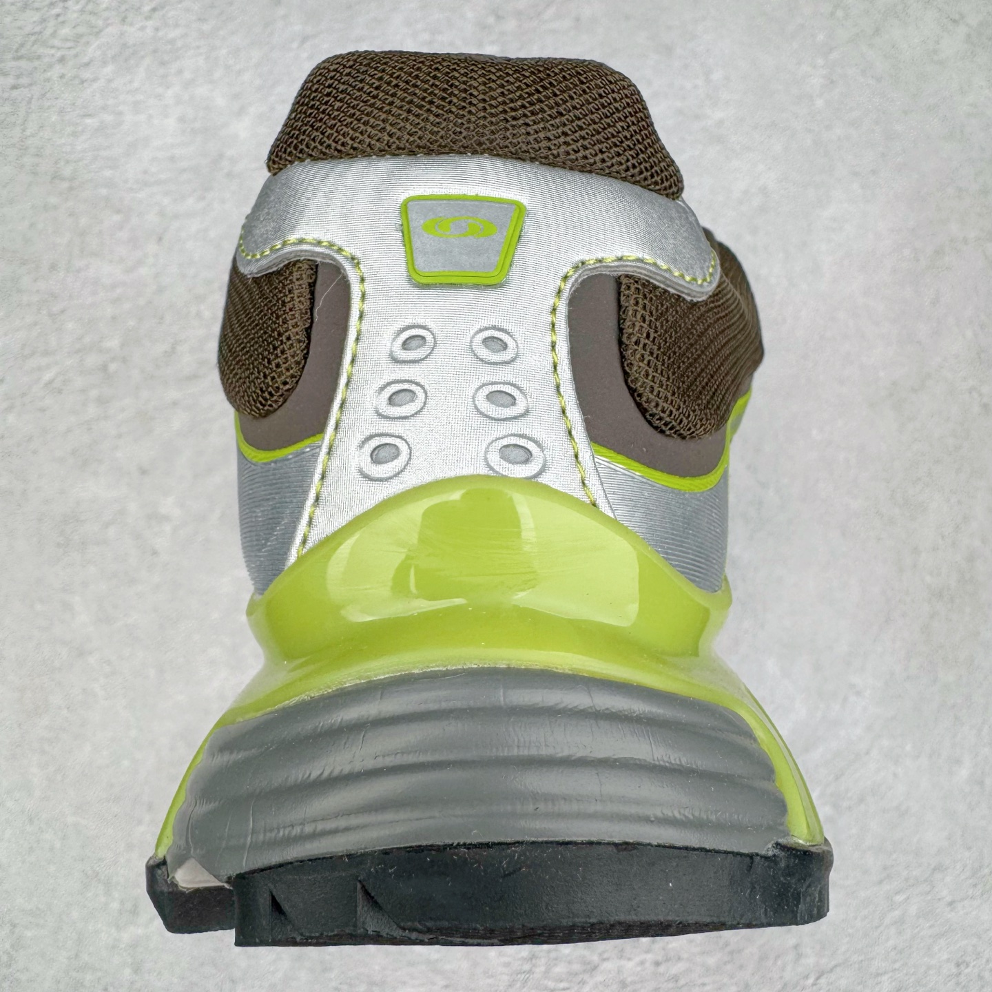 图片[8]-＃HP SALOMON XT-WHISPER 萨洛蒙圆头防滑耐磨低帮休闲越野训练城市通勤跑步鞋 男女同款 浅棕色 纯原外贸平台特供订单 耗时半年巨作 全套原纸板楦头开发 原厂特供网布配套加持 确保原汁原味 完美呈现版型 原档数据独家私模五层组合大底 男女鞋同步官方开发至46.5 原装Ortholite轻量化鞋垫 中底布带钢印编号 原厂TPU锁扣 进口港宝加持 后跟自然饱满 还原公司包裹性 鞋面以“锯齿”状的包裹系统呈现 在基色底之下加入了各种色点缀 将公司的最新技术和时尚前卫的造型融入耐用的长跑款式中 鞋面由 TPU 薄膜制成 并焊接在高耐磨网眼上 使其既时尚又坚固 由 ACS底盘支撑 可增强稳定性和支撑力 以及由橡胶凸耳 Contragrip外底覆盖的 EVA 缓冲中底 旨在应对崎岖的地形 鞋舌上的彩色Salomon 标签、Quicklace 系统以及鞋头、鞋舌和鞋跟上的附加品牌使细节更加完美 让穿着者可以轻松驾驭户外与通勤下的任何运动生活场景 无缝鞋身户外随意纵横 颜值与脚感兼备 出街通勤 绝对非常吸睛 你值得拥有 尺码：36 36.5 37.5 38 38.5 39 40 40.5 41 42 42.5 43 44 44.5 45 46 46.5 注意：偏小1码-选品中心