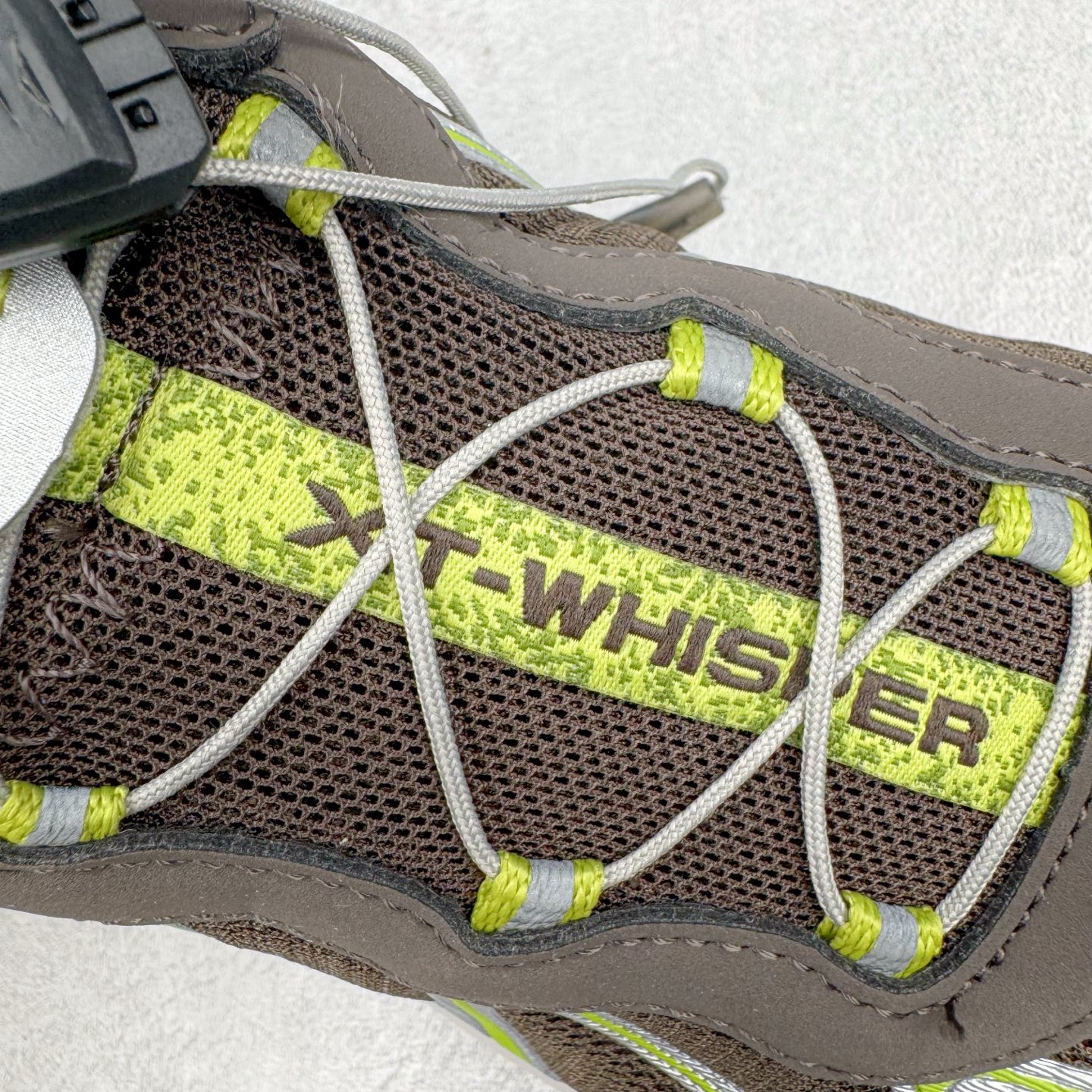 图片[12]-＃HP SALOMON XT-WHISPER 萨洛蒙圆头防滑耐磨低帮休闲越野训练城市通勤跑步鞋 男女同款 浅棕色 纯原外贸平台特供订单 耗时半年巨作 全套原纸板楦头开发 原厂特供网布配套加持 确保原汁原味 完美呈现版型 原档数据独家私模五层组合大底 男女鞋同步官方开发至46.5 原装Ortholite轻量化鞋垫 中底布带钢印编号 原厂TPU锁扣 进口港宝加持 后跟自然饱满 还原公司包裹性 鞋面以“锯齿”状的包裹系统呈现 在基色底之下加入了各种色点缀 将公司的最新技术和时尚前卫的造型融入耐用的长跑款式中 鞋面由 TPU 薄膜制成 并焊接在高耐磨网眼上 使其既时尚又坚固 由 ACS底盘支撑 可增强稳定性和支撑力 以及由橡胶凸耳 Contragrip外底覆盖的 EVA 缓冲中底 旨在应对崎岖的地形 鞋舌上的彩色Salomon 标签、Quicklace 系统以及鞋头、鞋舌和鞋跟上的附加品牌使细节更加完美 让穿着者可以轻松驾驭户外与通勤下的任何运动生活场景 无缝鞋身户外随意纵横 颜值与脚感兼备 出街通勤 绝对非常吸睛 你值得拥有 尺码：36 36.5 37.5 38 38.5 39 40 40.5 41 42 42.5 43 44 44.5 45 46 46.5 注意：偏小1码-选品中心