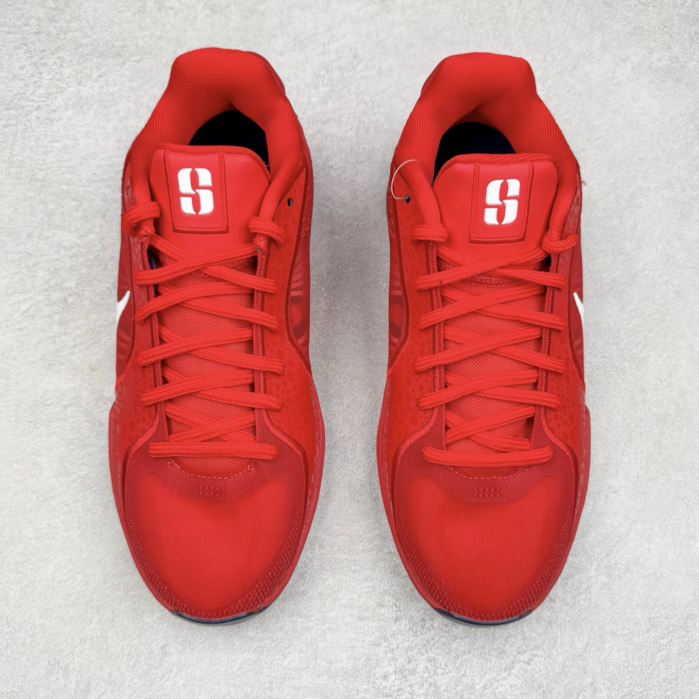 图片[2]-＃Max/灭世 NK Sabrina 2 萨布丽娜二代签名减震防滑低帮篮球鞋 红色 FZ1517-600 革新登场🌪🔝颠覆革新出货‼️缓震配置独家革新！实战属性直接拉满👊🏻实战天花板上限再度提升！实战亲测-性能体验吊打国产同价位鞋款 ⚫️前掌扇形zoom➕增配中足抗扭片➕增配后掌马蹄ZOOM气垫（正品仅配置前掌扇形zoom） 完美解决 正品抗扭不足问题 ⚫️采用科比5代鞋楦以及龙骨数据打造！前后落差仅6mm！小科5实至名归！ ⚫️鞋身➕鞋头增配高频补强层，提升鞋头以及脚踝支撑性 ⚫️鞋垫采用高弹缓震垫材质-磨合一场直接贴合脚型☑️ ⚫️外底加厚2mm，升级止滑配方，磨合一次，抓地原地起飞 后卫旗舰有且只在灭世纯原（支持市场任意货品正面PK） 真材实料，肉眼可见！革新升级绝非空穴来风！灭世纯原内外兼修，用态度诠释最强实战货品👊🏻 尺码：39-46（尺码建议：标准亚洲楦 无需大半码）-选品中心