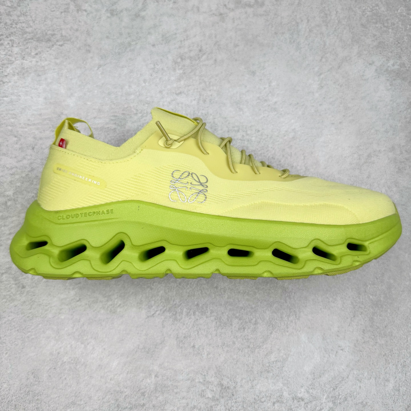 LOEWE x On Cloudtilt 2.0 昂跑罗意威联名 圆头系带生活休闲鞋 此运动品牌 开创于2010年 缓震着陆、强效回弹、轻柔质感的设计构思始终是ON研制关键 与此同时基于“为全球提供革新性的跑步感受”信念 陆续推出了多款跑鞋及其以专业运动人体跑步工程学为设计关键的功能性跑步服饰设备 让跑者不费力气地畅快畅跑 尺码：36 36.5 37.5 38 38.5 39 40 40.5 41 42 42.5 43 44 44.5 45-选品中心