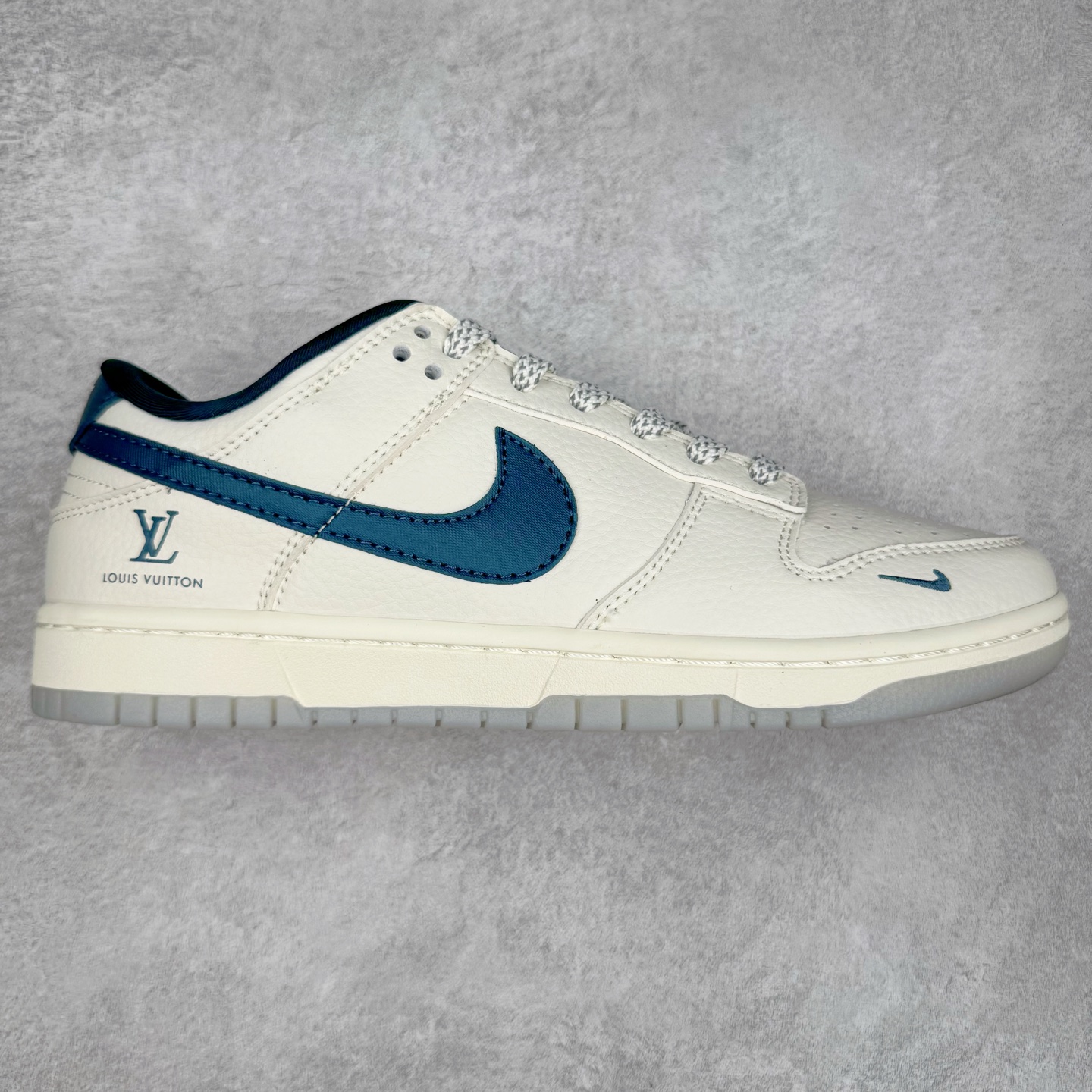 ＃纯原福利 NK Dunk Low 定制配色 大厂出品 极力推荐 原装头层材料 独家版型蒸餾加工帶來的是更好的视觉和脚感体验大厂纯原品质出货 清洁度 电绣工艺 皮料切割干净无任何毛边 细节完美 尺码：36 36.5 37.5 38 38.5 39 40 40.5 41 42 42.5 43 44 44.5 45-选品中心