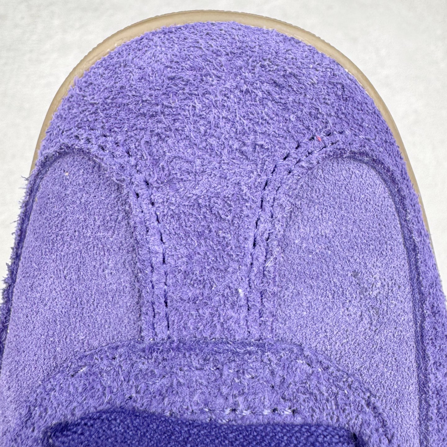 图片[14]-＃HP纯原 AD Original Gazelle Trainers 瞪羚室内鞋系列低帮复古百搭休闲运动德训风板鞋 IF1806 高端零售特供批次 原厂定制长毛翻毛皮组合环保纤维革鞋面材质 内置环保海玻璃鞋垫 外置RB橡胶大底 产品品控稳定性领先行业 原厂全套原楦原纸板冲刀磨具开发 原厂皮料加持 原厂港宝加持定型后跟R度完美 将复古进行到底 简约流畅 三十年不变经典 这款Gazelle运动鞋 无论面料、配色、质感或设计 都只在重现其1991年原款的经典 皮革鞋面 撞色三条纹和鞋跟标的设计 力求呈现90年代的经典复古风潮 Samba火热的同时 也带动了其它的复古鞋型 Gazelle便是其中一只 Gazelle Indoor拥有包边更宽的T字型鞋头 更好的保护运动员的前掌 浓浓的复古氛围感 非常适合现在流行的Cleanfit风格 尺码：35.5 36 36⅔ 37⅓ 38 38⅔ 39⅓ 40 40⅔ 41⅓ 42 42⅔ 43⅓ 44 44⅔ 45-选品中心