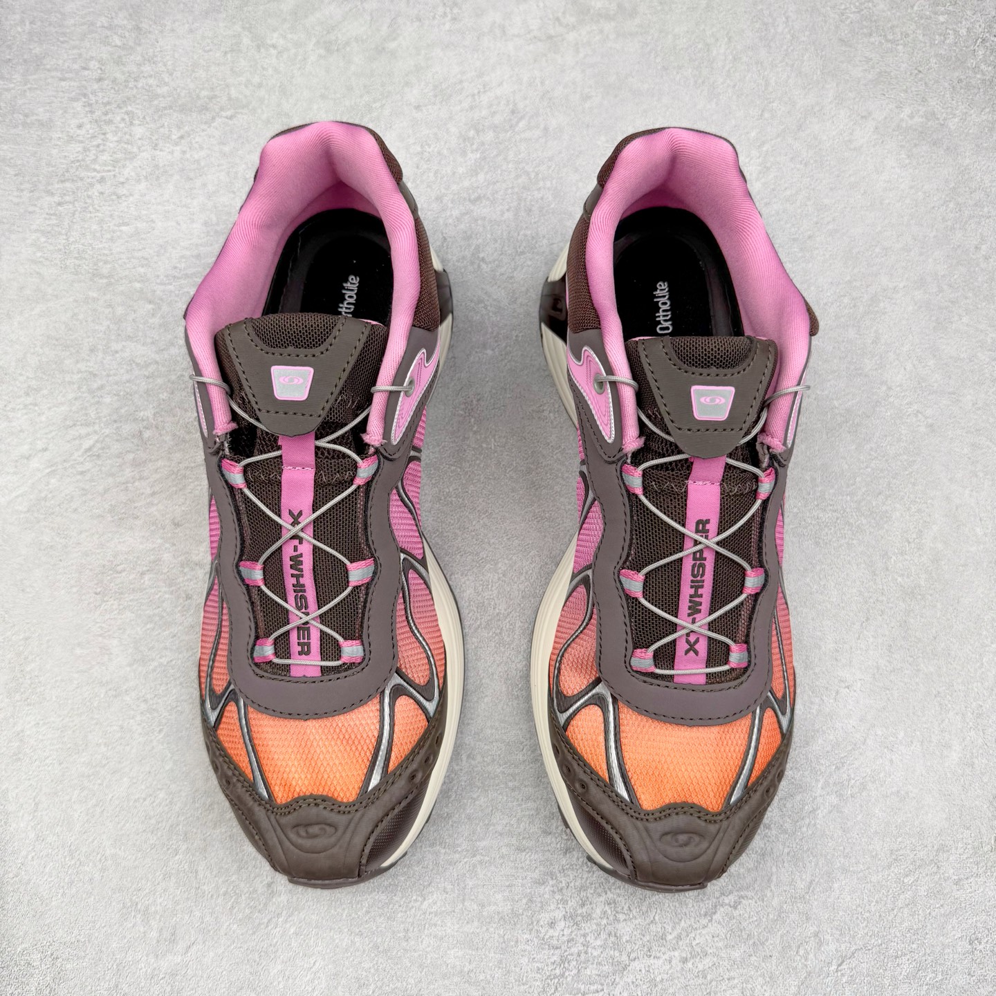 图片[2]-＃HP SALOMON XT-WHISPER 萨洛蒙圆头防滑耐磨低帮休闲越野训练城市通勤跑步鞋 男女同款 浅棕色 纯原外贸平台特供订单 耗时半年巨作 全套原纸板楦头开发 原厂特供网布配套加持 确保原汁原味 完美呈现版型 原档数据独家私模五层组合大底 男女鞋同步官方开发至46.5 原装Ortholite轻量化鞋垫 中底布带钢印编号 原厂TPU锁扣 进口港宝加持 后跟自然饱满 还原公司包裹性 鞋面以“锯齿”状的包裹系统呈现 在基色底之下加入了各种色点缀 将公司的最新技术和时尚前卫的造型融入耐用的长跑款式中 鞋面由 TPU 薄膜制成 并焊接在高耐磨网眼上 使其既时尚又坚固 由 ACS底盘支撑 可增强稳定性和支撑力 以及由橡胶凸耳 Contragrip外底覆盖的 EVA 缓冲中底 旨在应对崎岖的地形 鞋舌上的彩色Salomon 标签、Quicklace 系统以及鞋头、鞋舌和鞋跟上的附加品牌使细节更加完美 让穿着者可以轻松驾驭户外与通勤下的任何运动生活场景 无缝鞋身户外随意纵横 颜值与脚感兼备 出街通勤 绝对非常吸睛 你值得拥有 尺码：36 36.5 37.5 38 38.5 39 40 40.5 41 42 42.5 43 44 44.5 45 46 46.5 注意：偏小1码-选品中心