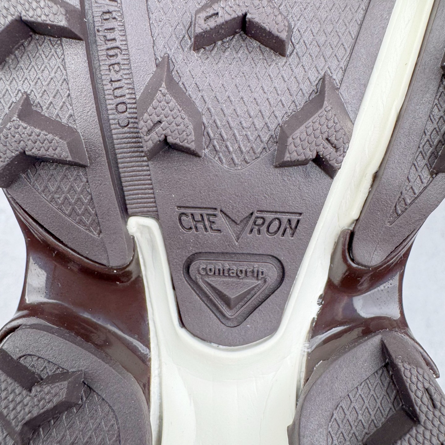 图片[21]-＃HP SALOMON XT-WHISPER 萨洛蒙圆头防滑耐磨低帮休闲越野训练城市通勤跑步鞋 男女同款 浅棕色 纯原外贸平台特供订单 耗时半年巨作 全套原纸板楦头开发 原厂特供网布配套加持 确保原汁原味 完美呈现版型 原档数据独家私模五层组合大底 男女鞋同步官方开发至46.5 原装Ortholite轻量化鞋垫 中底布带钢印编号 原厂TPU锁扣 进口港宝加持 后跟自然饱满 还原公司包裹性 鞋面以“锯齿”状的包裹系统呈现 在基色底之下加入了各种色点缀 将公司的最新技术和时尚前卫的造型融入耐用的长跑款式中 鞋面由 TPU 薄膜制成 并焊接在高耐磨网眼上 使其既时尚又坚固 由 ACS底盘支撑 可增强稳定性和支撑力 以及由橡胶凸耳 Contragrip外底覆盖的 EVA 缓冲中底 旨在应对崎岖的地形 鞋舌上的彩色Salomon 标签、Quicklace 系统以及鞋头、鞋舌和鞋跟上的附加品牌使细节更加完美 让穿着者可以轻松驾驭户外与通勤下的任何运动生活场景 无缝鞋身户外随意纵横 颜值与脚感兼备 出街通勤 绝对非常吸睛 你值得拥有 尺码：36 36.5 37.5 38 38.5 39 40 40.5 41 42 42.5 43 44 44.5 45 46 46.5 注意：偏小1码-选品中心